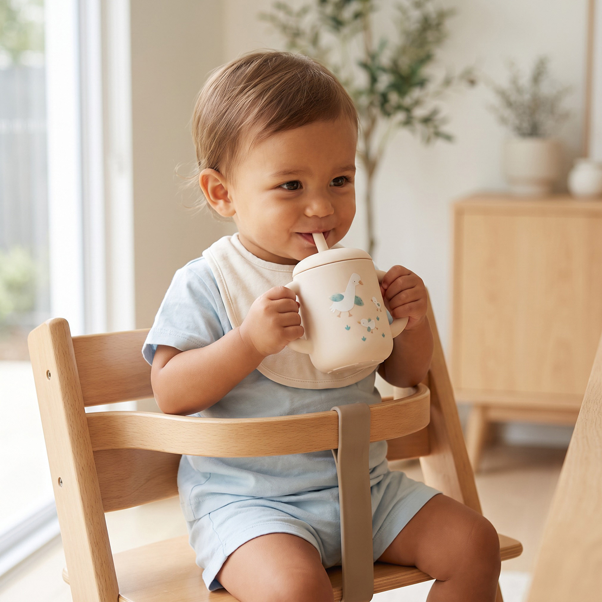 كوب بمقابض وقشة من جيجلز-baby-feeding-mealtimeessentials-image-2