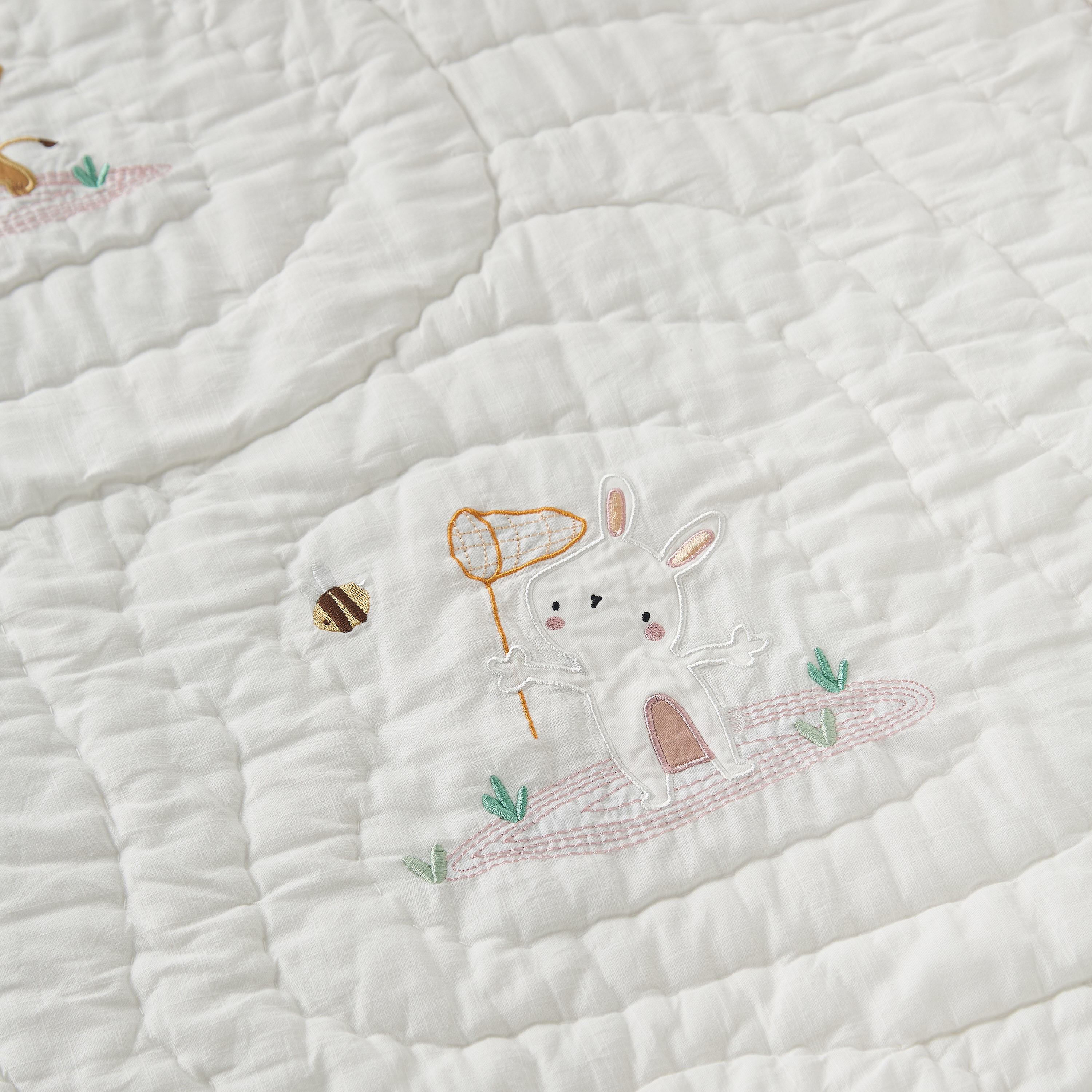 لحاف قطن مطرز بطبعات سفاري من جونيورز-baby-nursery-blanketsandswaddles-blanketsandquilts-image-8