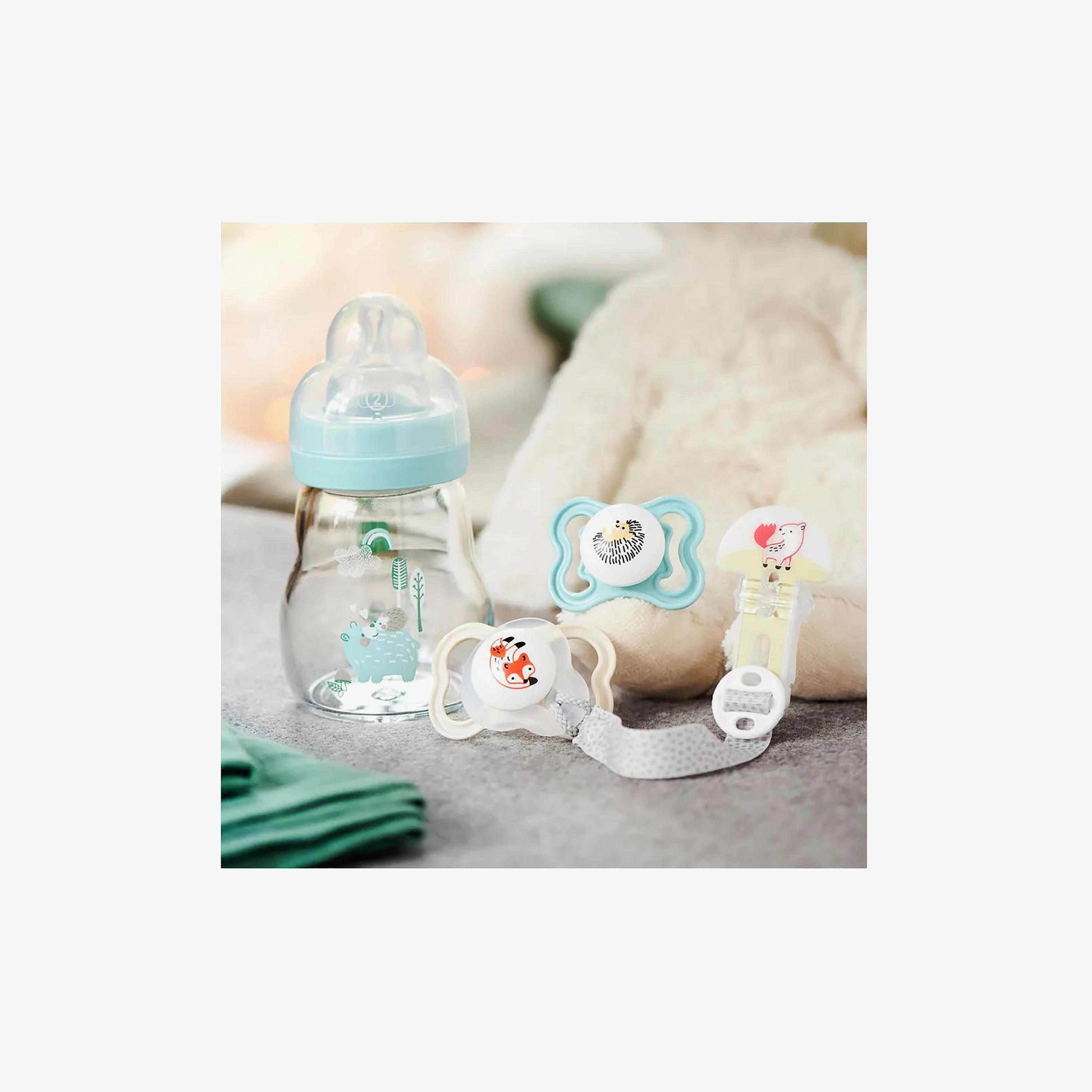 طقم مشبك لهاية للأطفال قطعتين مع علبة من مام - 0 شهر فأكثر-baby-feeding-pacifiers-image-4