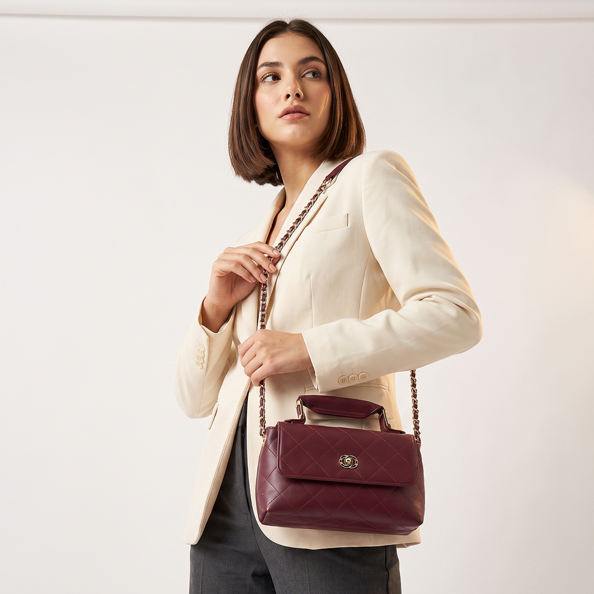 شنطة كروس بودي مبطنة مع حزام سلسلة من كريسبيلا-women-bagsandwallets-handbags-image-10