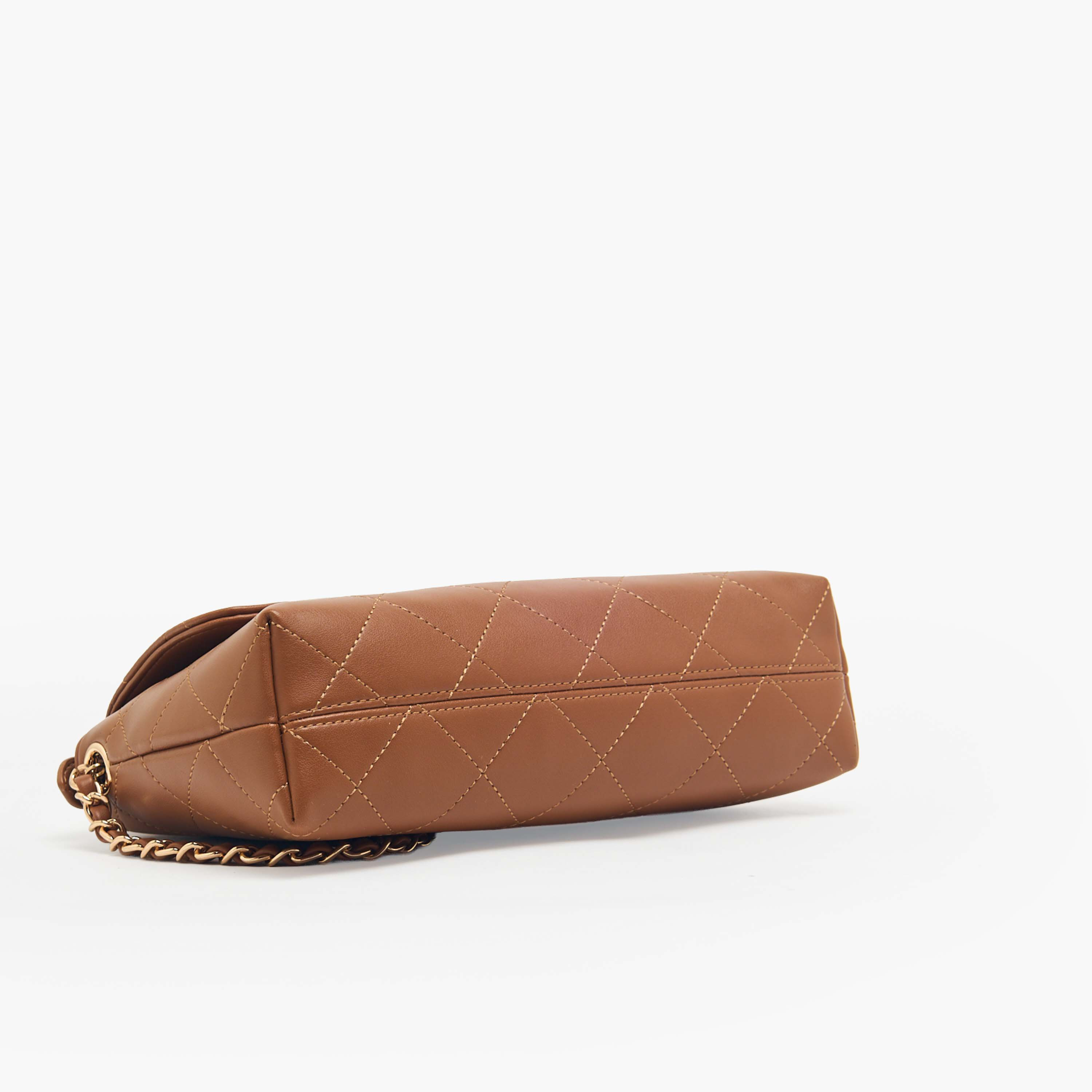 شنطة كروس بودي مبطنة مع حزام سلسلة من كريسبيلا-women-bagsandwallets-handbags-image-35