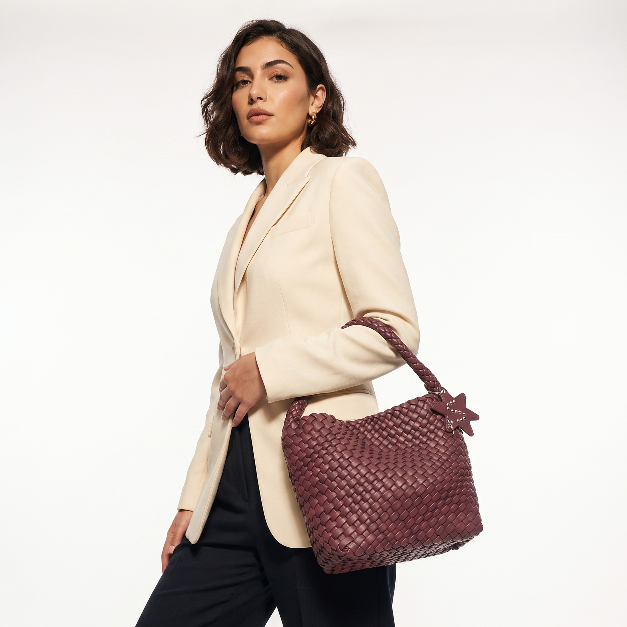 شنطة هوبو مسنوجة بدلاية نجمة من كريسبيلا-women-bagsandwallets-handbags-image-10