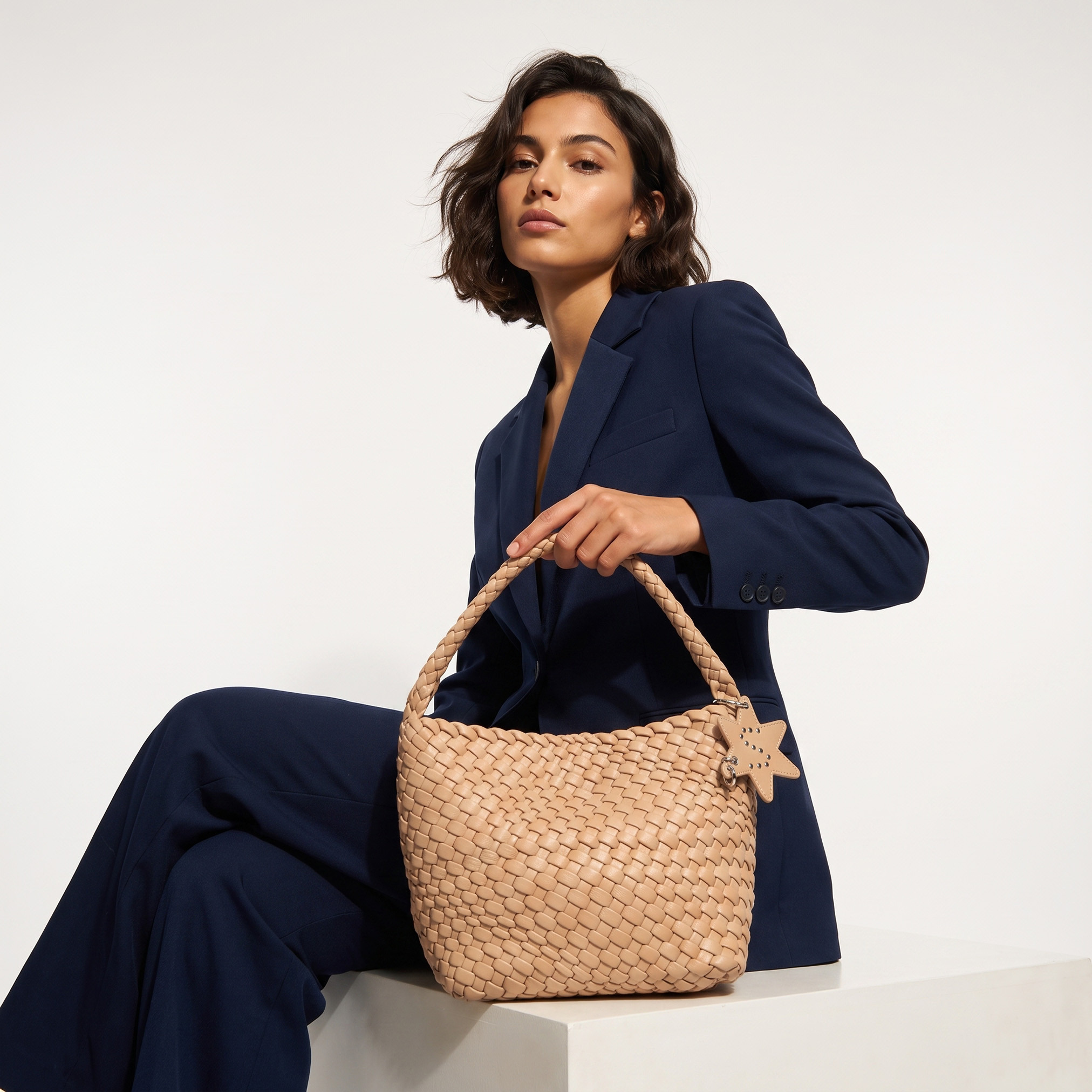 شنطة هوبو مسنوجة بدلاية نجمة من كريسبيلا-women-bagsandwallets-handbags-image-19