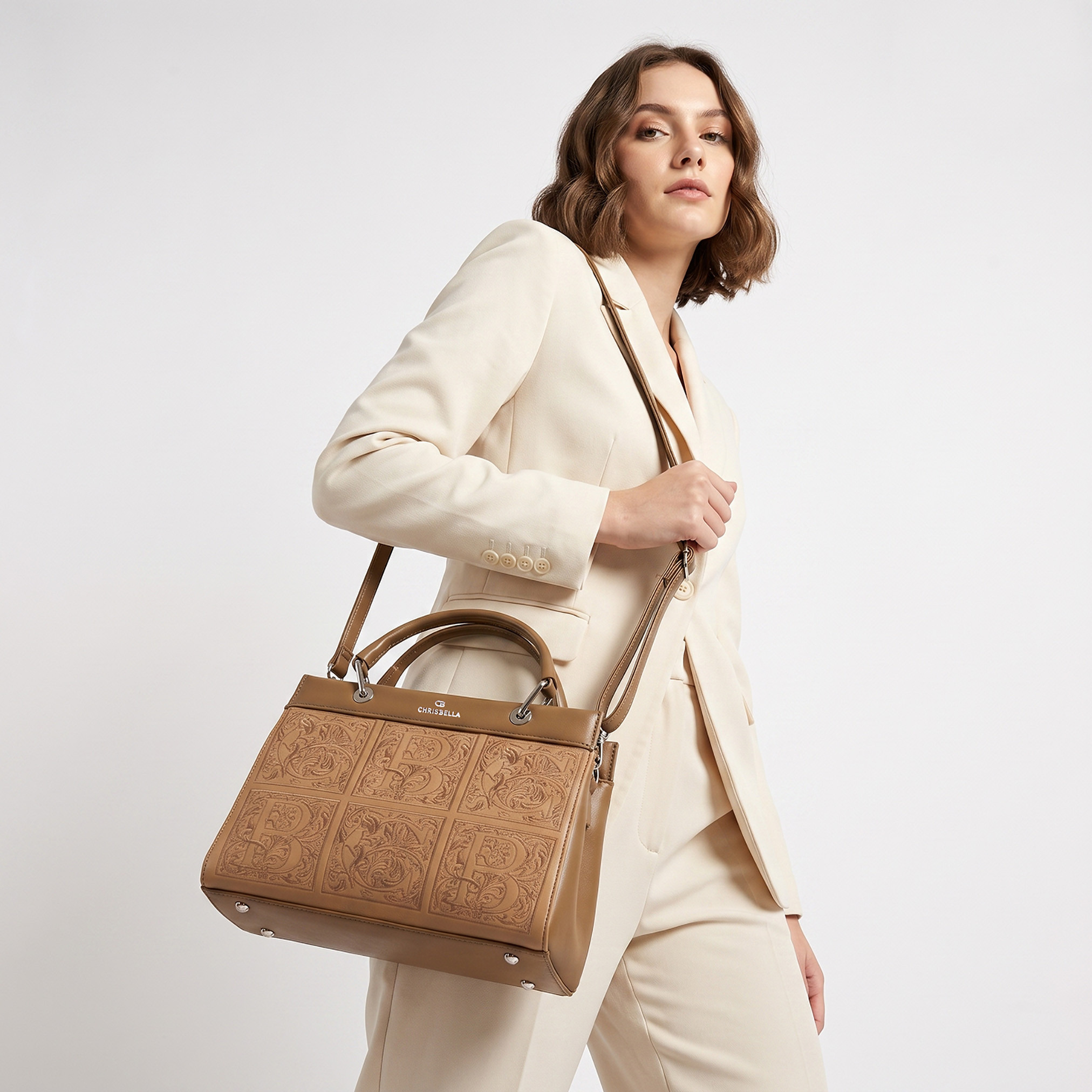 شنطة توت مطرزة مع شنطة صغيرة من كريسبيلا-women-bagsandwallets-handbags-image-2