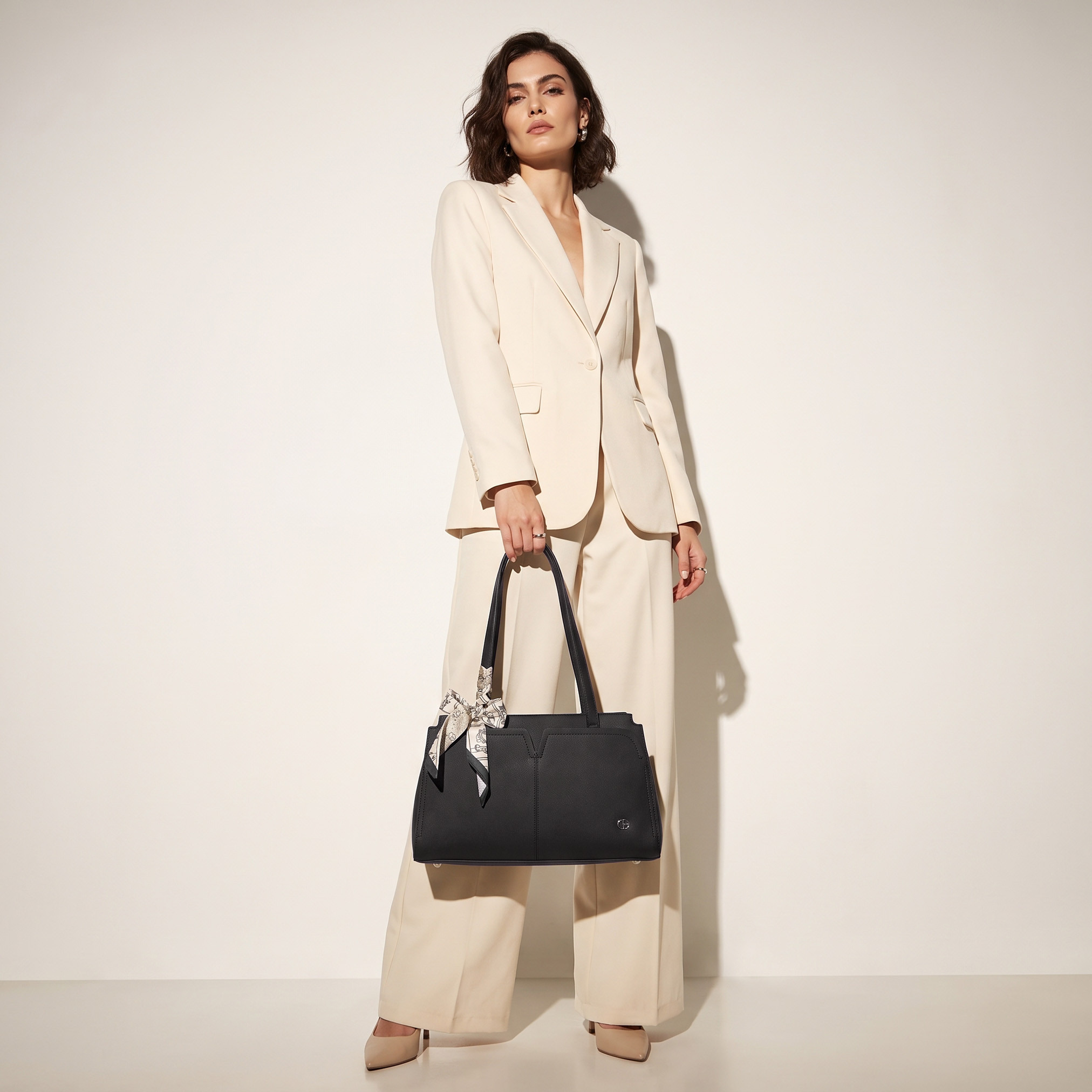 شنطة توتي بارزة الملمس مع شنطة صغيرة من كريسبيلا-women-bagsandwallets-handbags-image-2