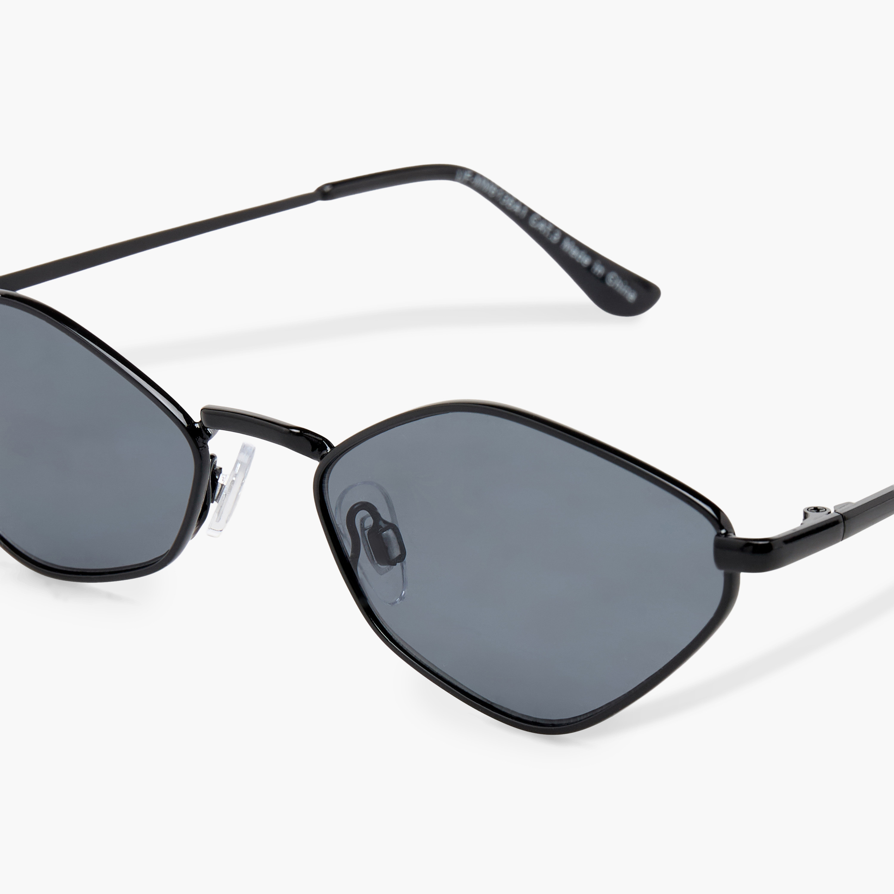نظارة شمسية بتصميم هندسي وعدسات سوداء-women-sunglasses-image-5