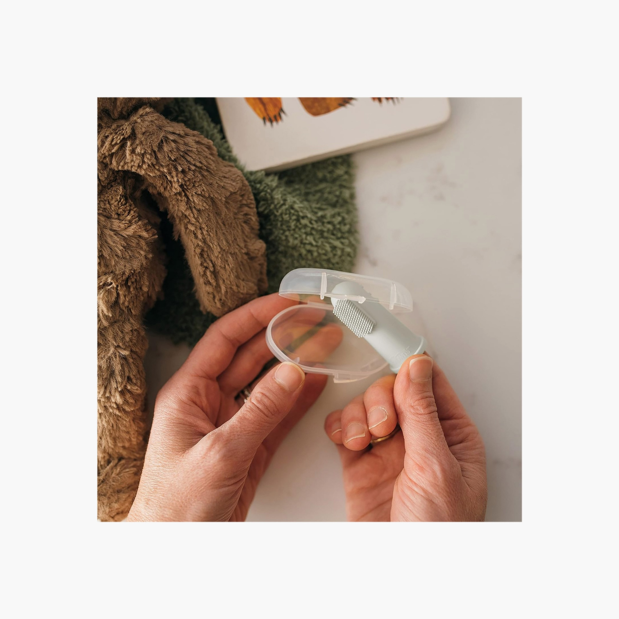 طقم فرش أسنان سيليكون للأصابع مع علبة من دكتور براونز - فرشتين-baby-bathandcare-oralcare-teethanddentalcare-image-5
