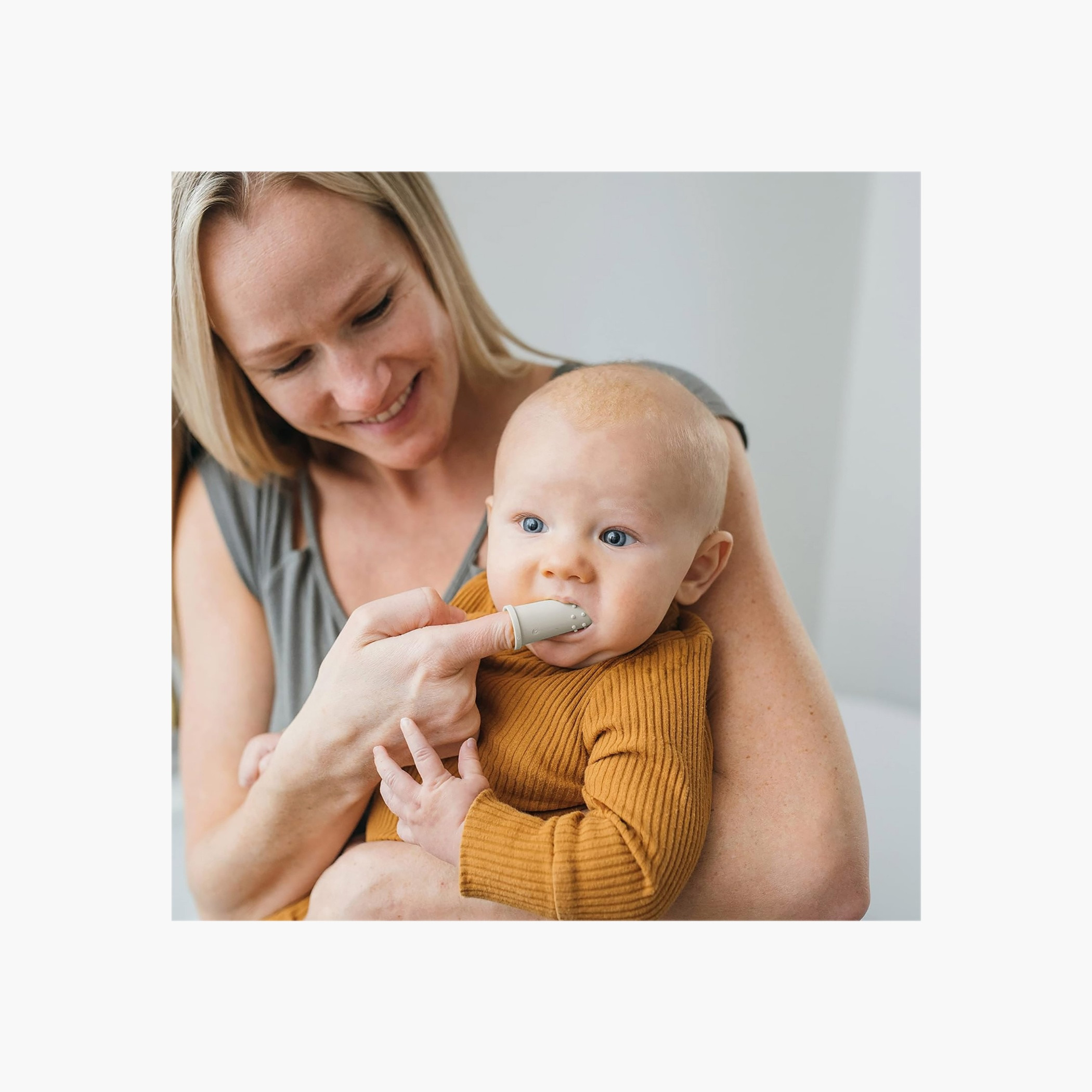 طقم فرش أسنان سيليكون للأصابع مع علبة من دكتور براونز - فرشتين-baby-bathandcare-oralcare-teethanddentalcare-image-6