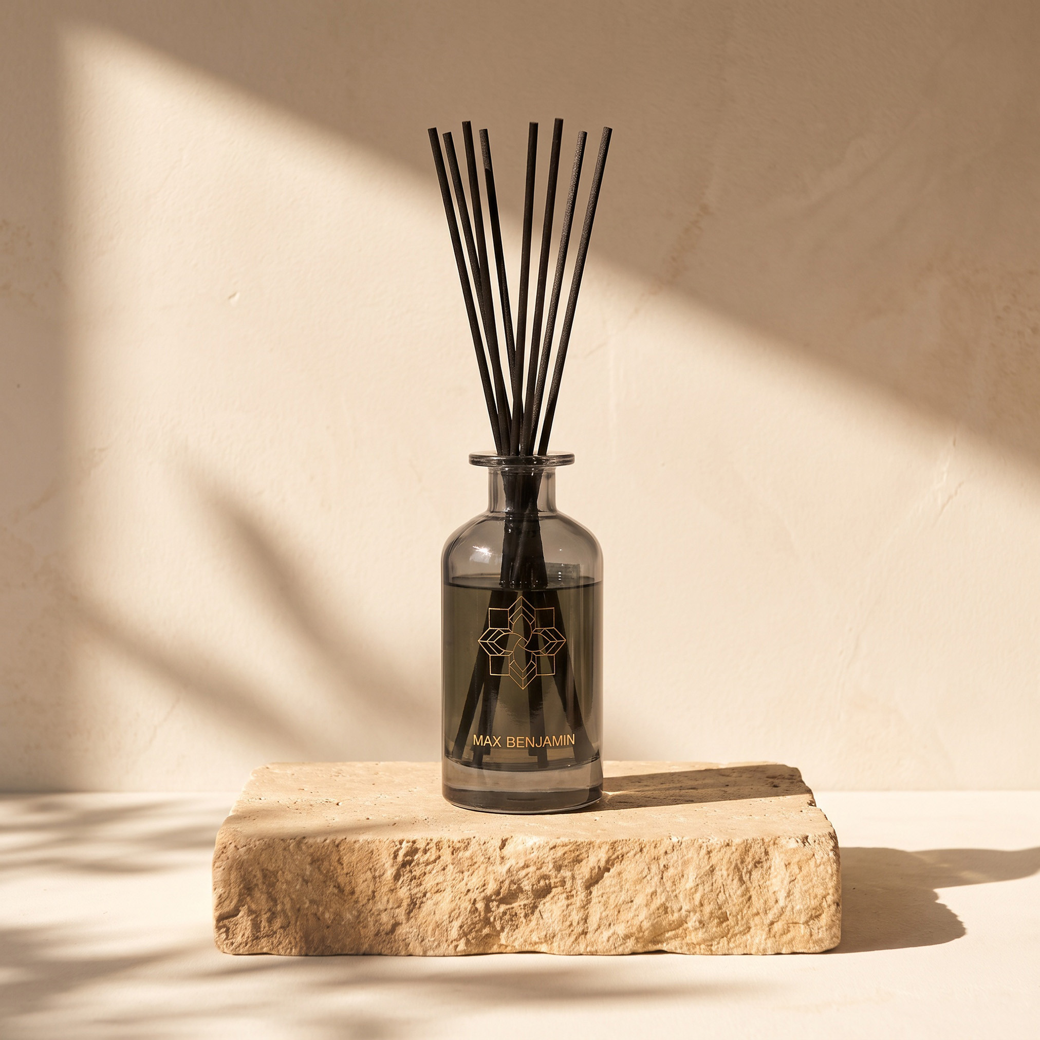 Max Benjamin Irish Leather and Oud Reed Diffuser - 150 ml-household-homefragrance-reeddiffusers-image-1