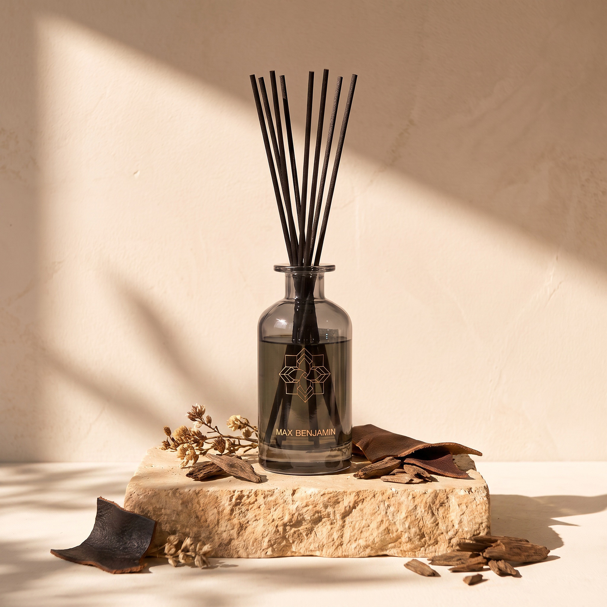 Max Benjamin Irish Leather and Oud Reed Diffuser - 150 ml-household-homefragrance-reeddiffusers-image-2