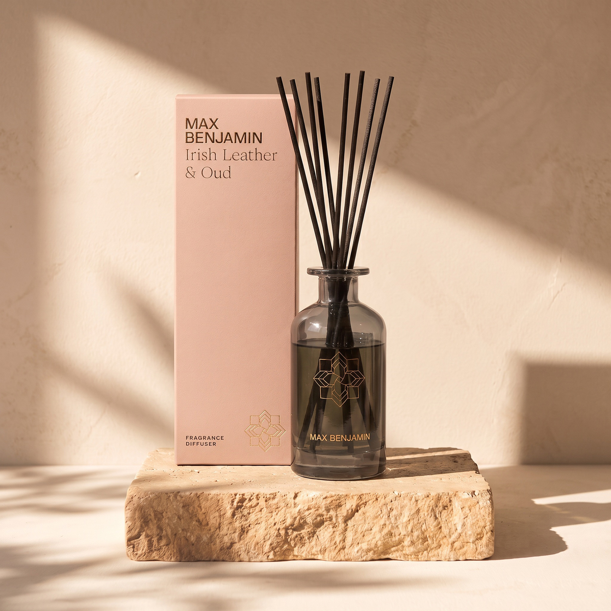 موزع عطور أعواد برائحة الجلد الأيرلندي والعود من ماكس بنجامين - 150 مل-household-homefragrance-reeddiffusers-image-3