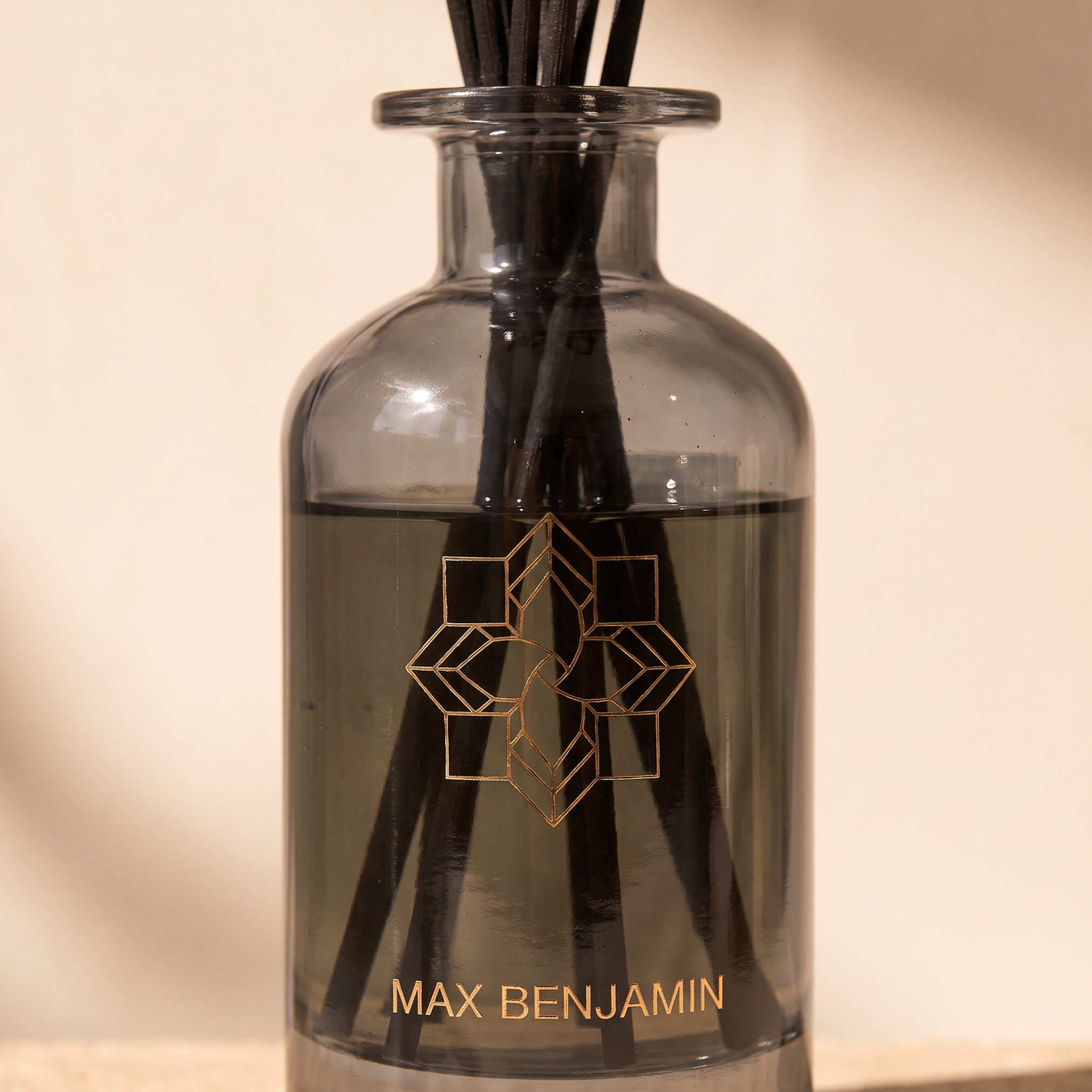 Max Benjamin Irish Leather and Oud Reed Diffuser - 150 ml-household-homefragrance-reeddiffusers-image-4