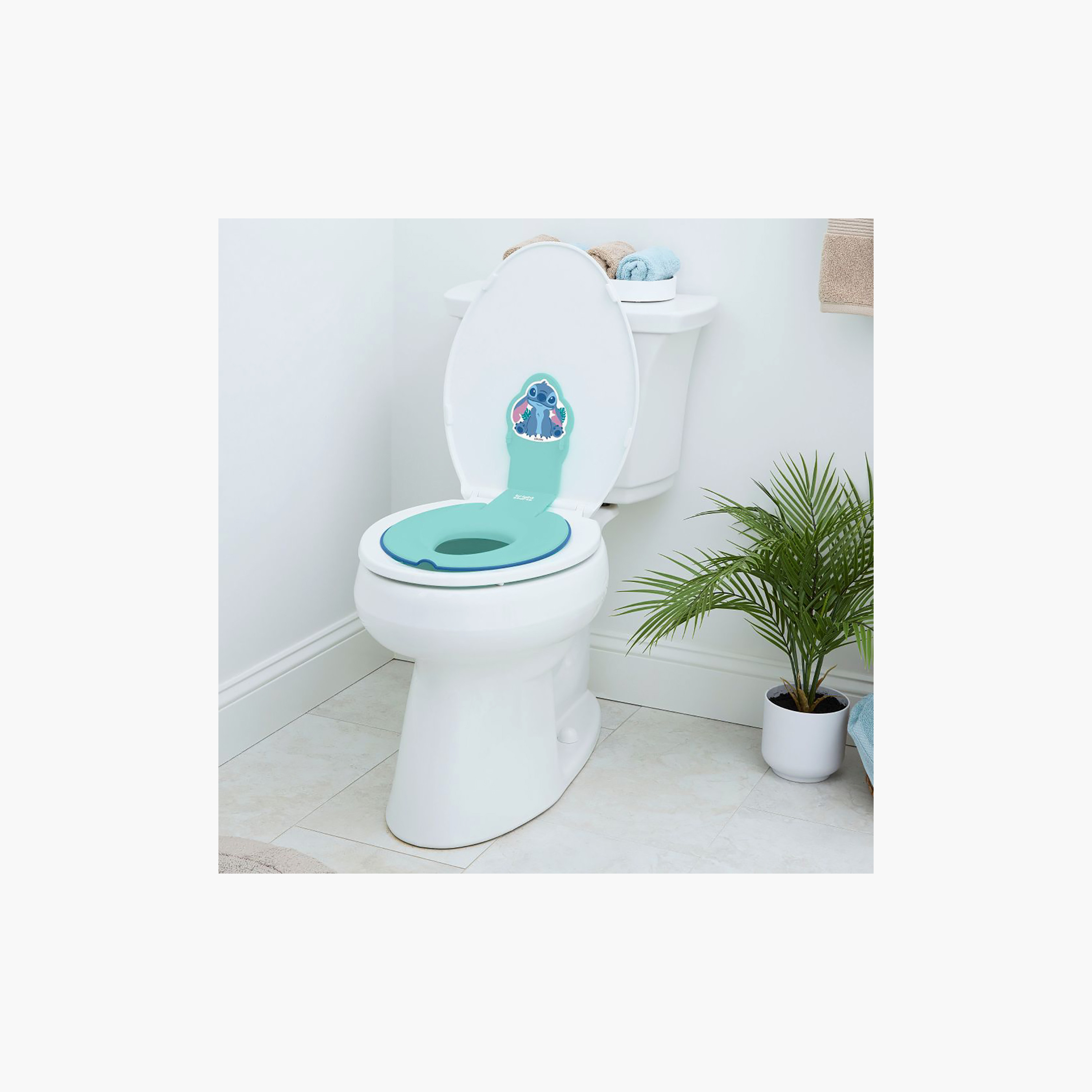 مقعد حمام تدريبي جونيور للطي للجلوس بتصميم ستيتش ديزني من برايت ستارتس-baby-diapering-pottytraining-image-8