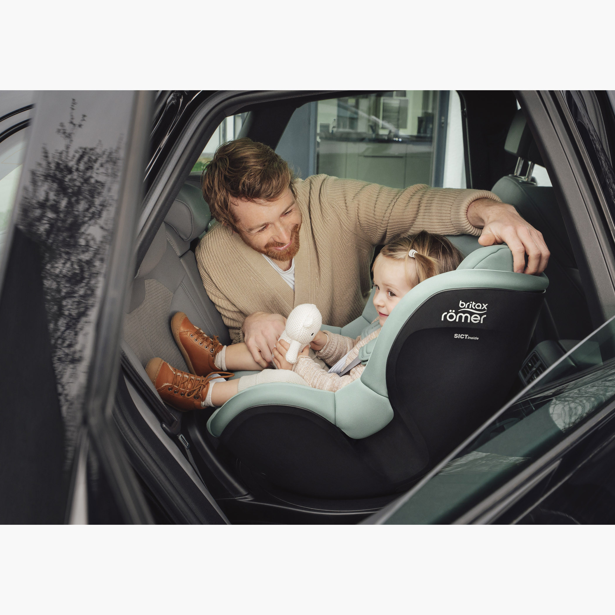 Britax Dualfix 5Z Style Convertible Car Seat with 360-Swivel and ISOFIX System-baby-gear-carseats-image-7