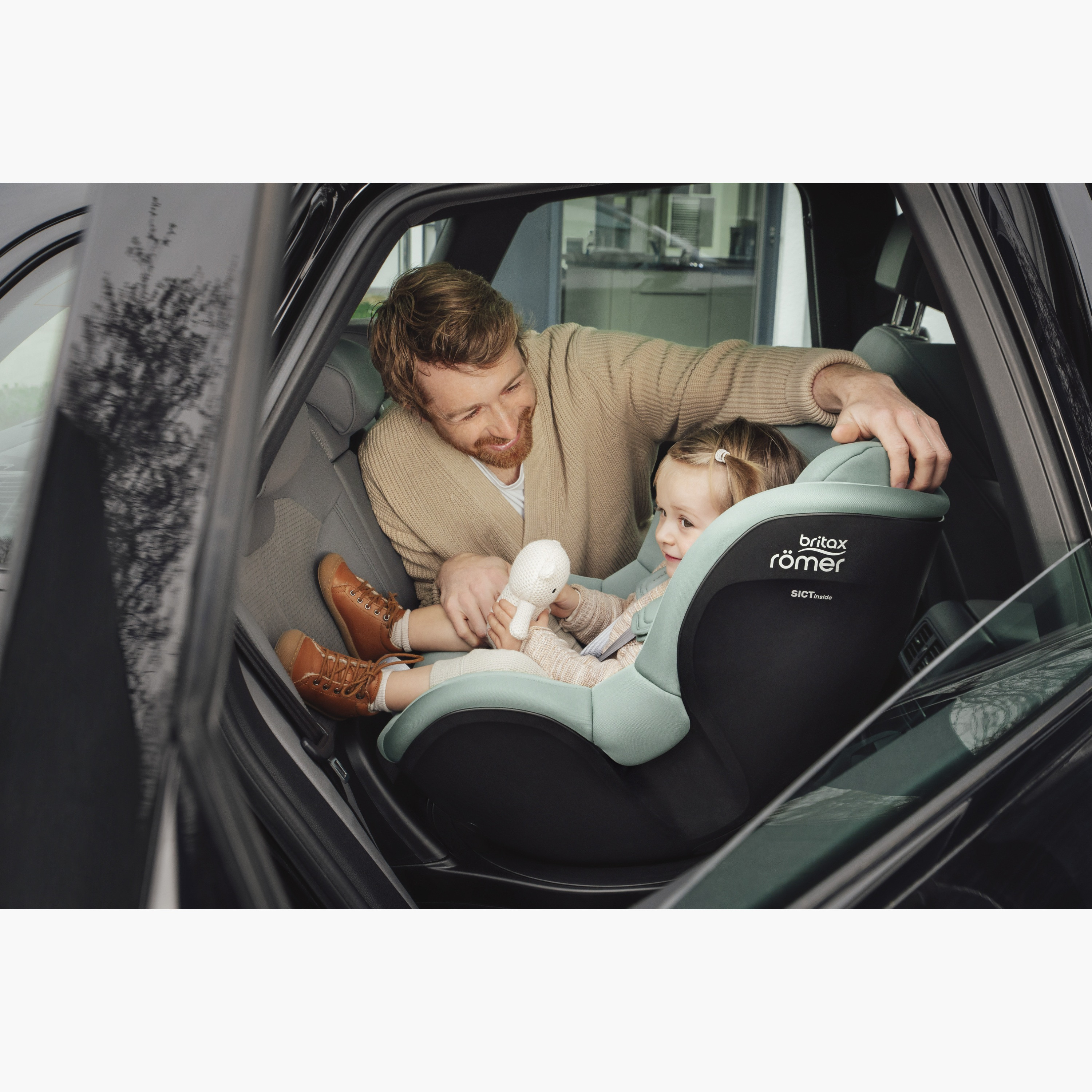 Britax Dualfix 5Z Style Convertible Car Seat with 360-Swivel and ISOFIX System-baby-gear-carseats-image-7