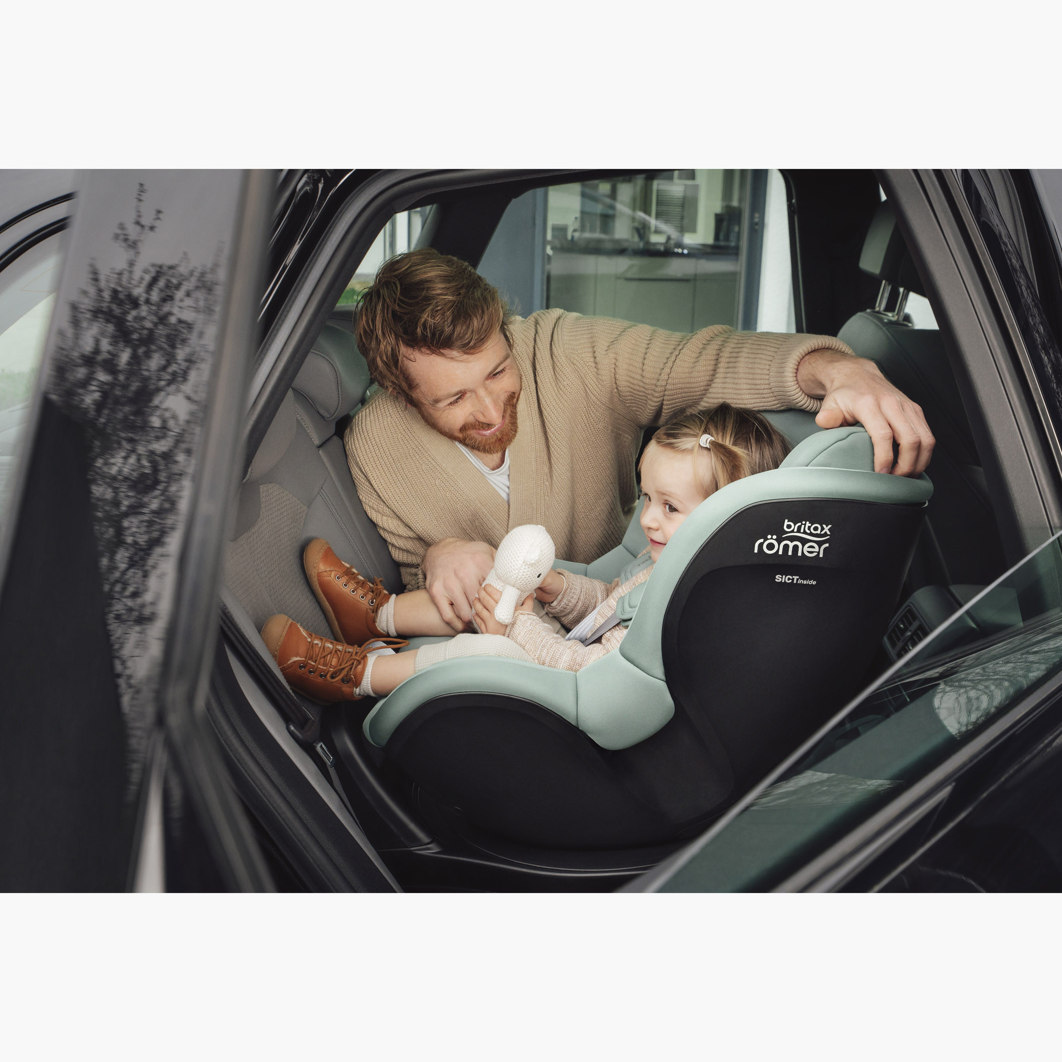 Britax Dualfix 5Z Style Convertible Car Seat with 360-Swivel and ISOFIX System-baby-gear-carseats-image-5