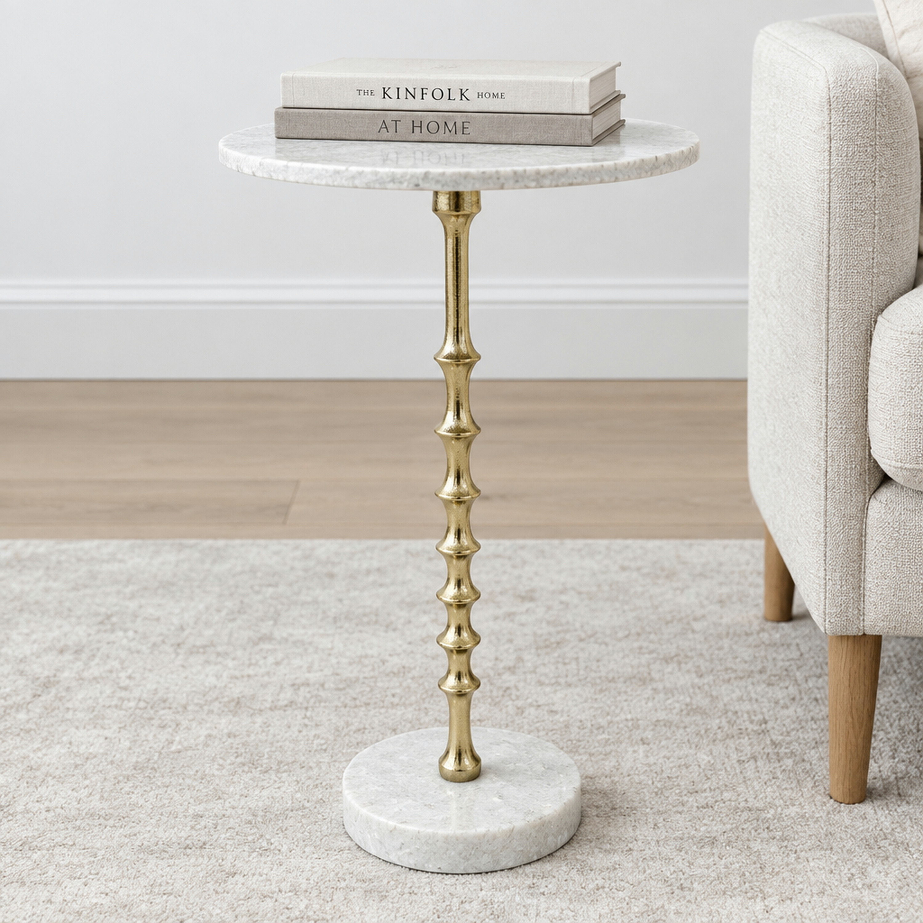 طاولة جانبية مستديرة بسطح رخامي من تصميم لايف ستايل-furniture-livingroom-sideandendtables-image-3