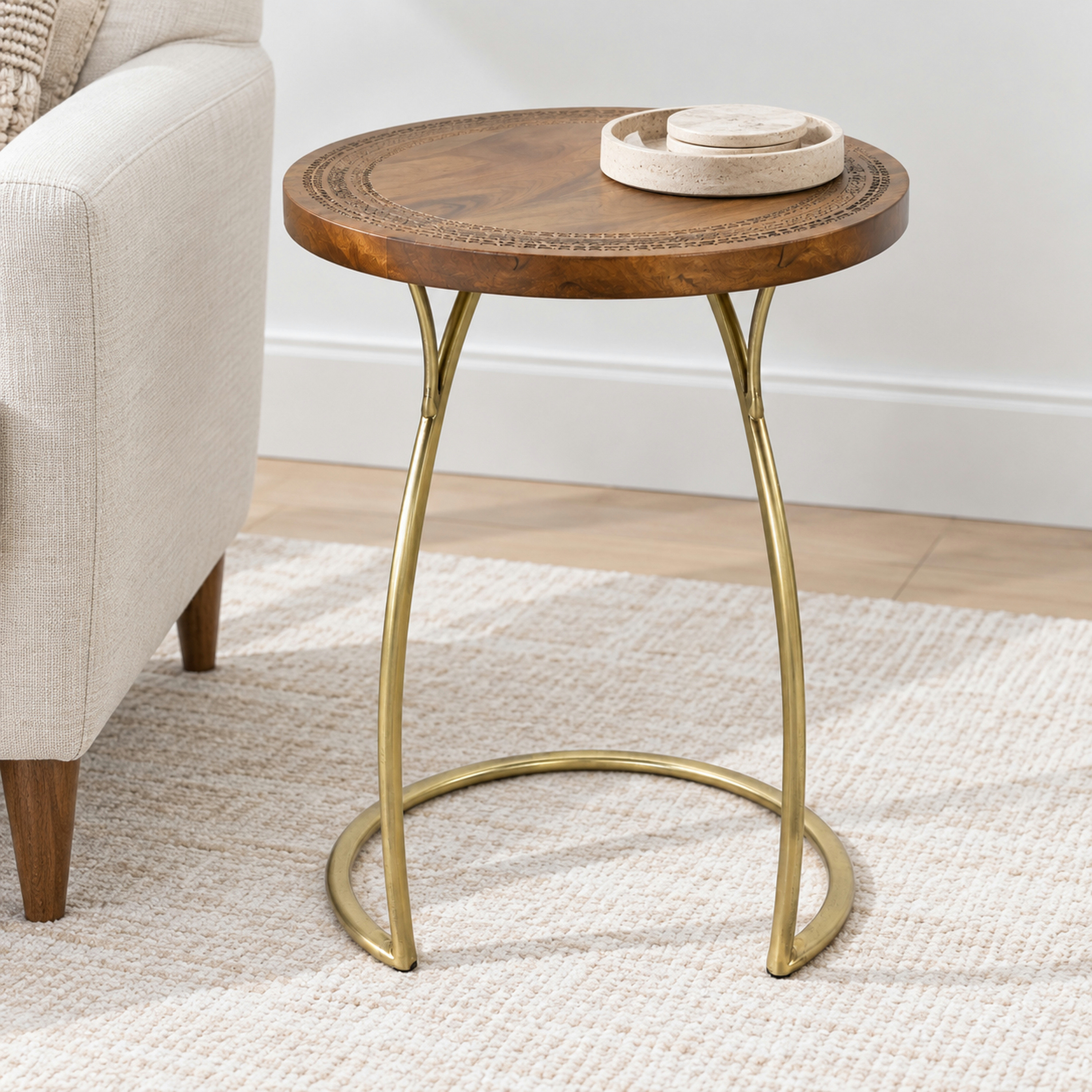 طاولة جانبية مستديرة بسطح من خشب المانجو، مصنوعة من قبل لايف ستايل-furniture-livingroom-sideandendtables-image-3