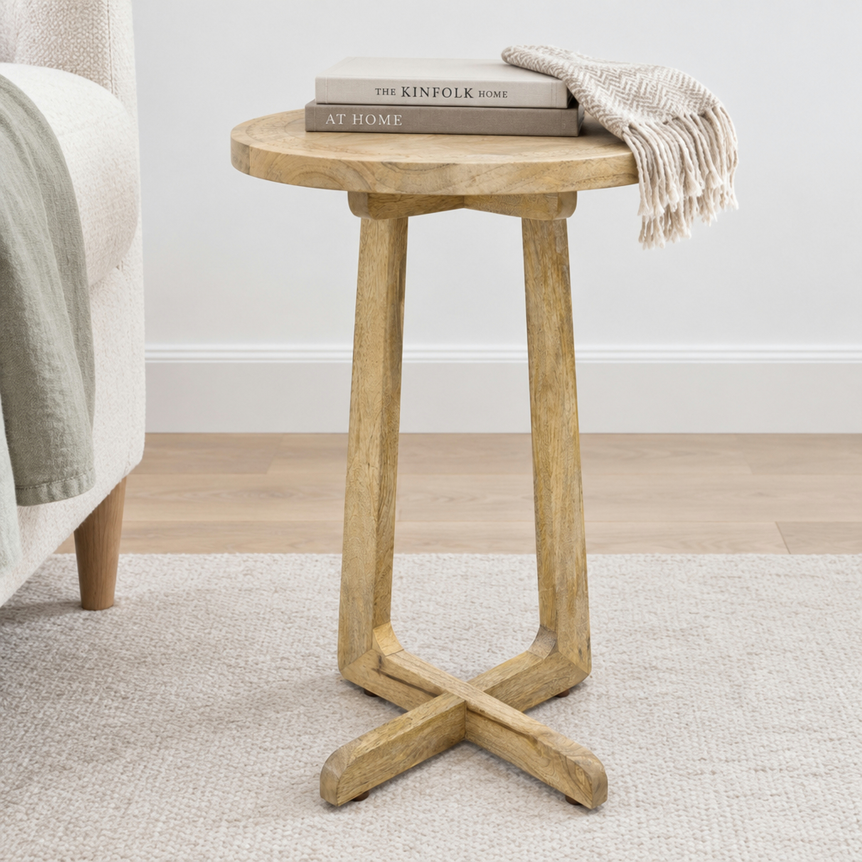 طاولة جانبية مستديرة بسطح من خشب المانجو، مصنوعة من قبل لايف ستايل-furniture-livingroom-sideandendtables-image-3