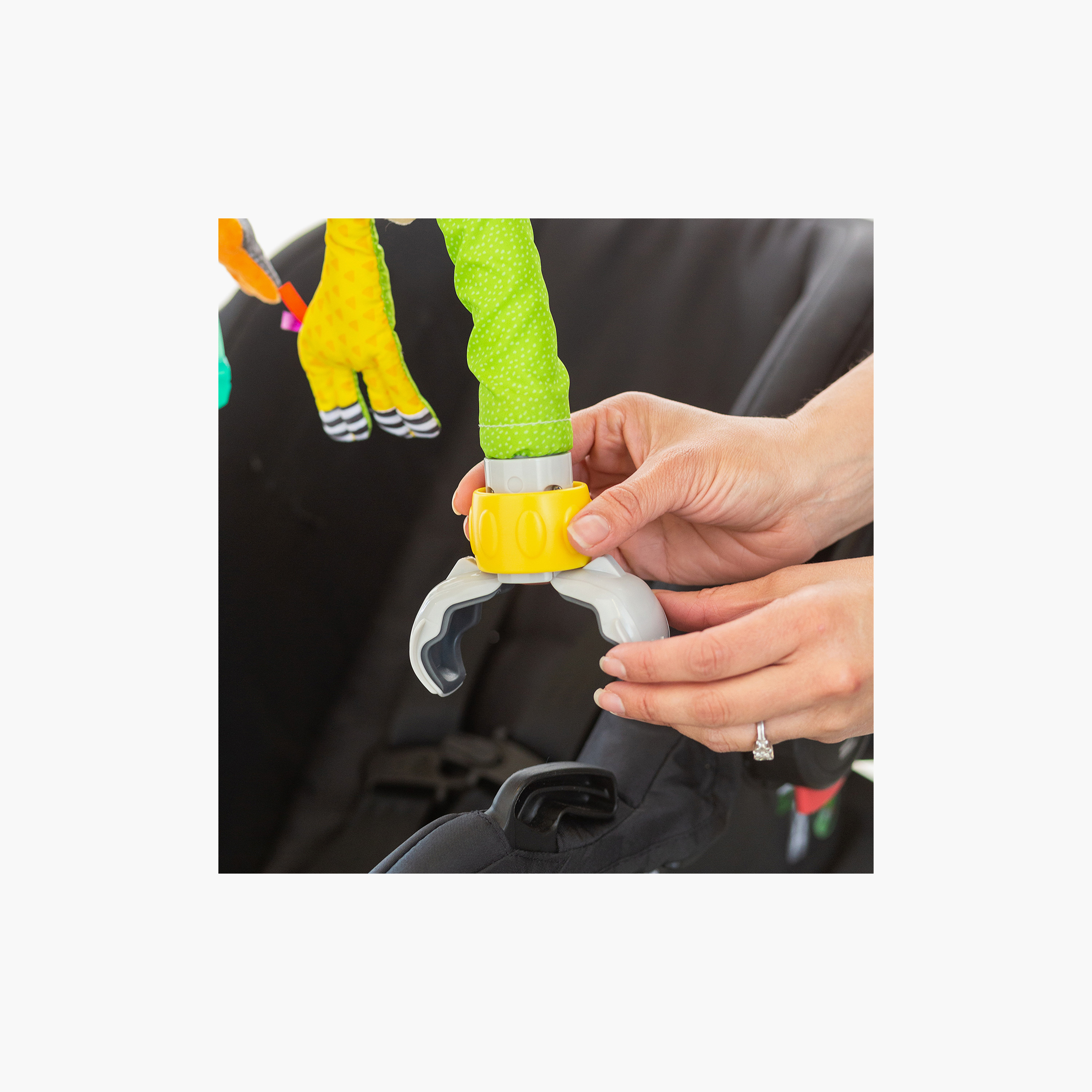 قوس ألعاب للسفر بألعاب قابلة للفصل كليب آند بلاي من إنفانتينو-toys-babyandtoddlertoys-strollertoys-image-8