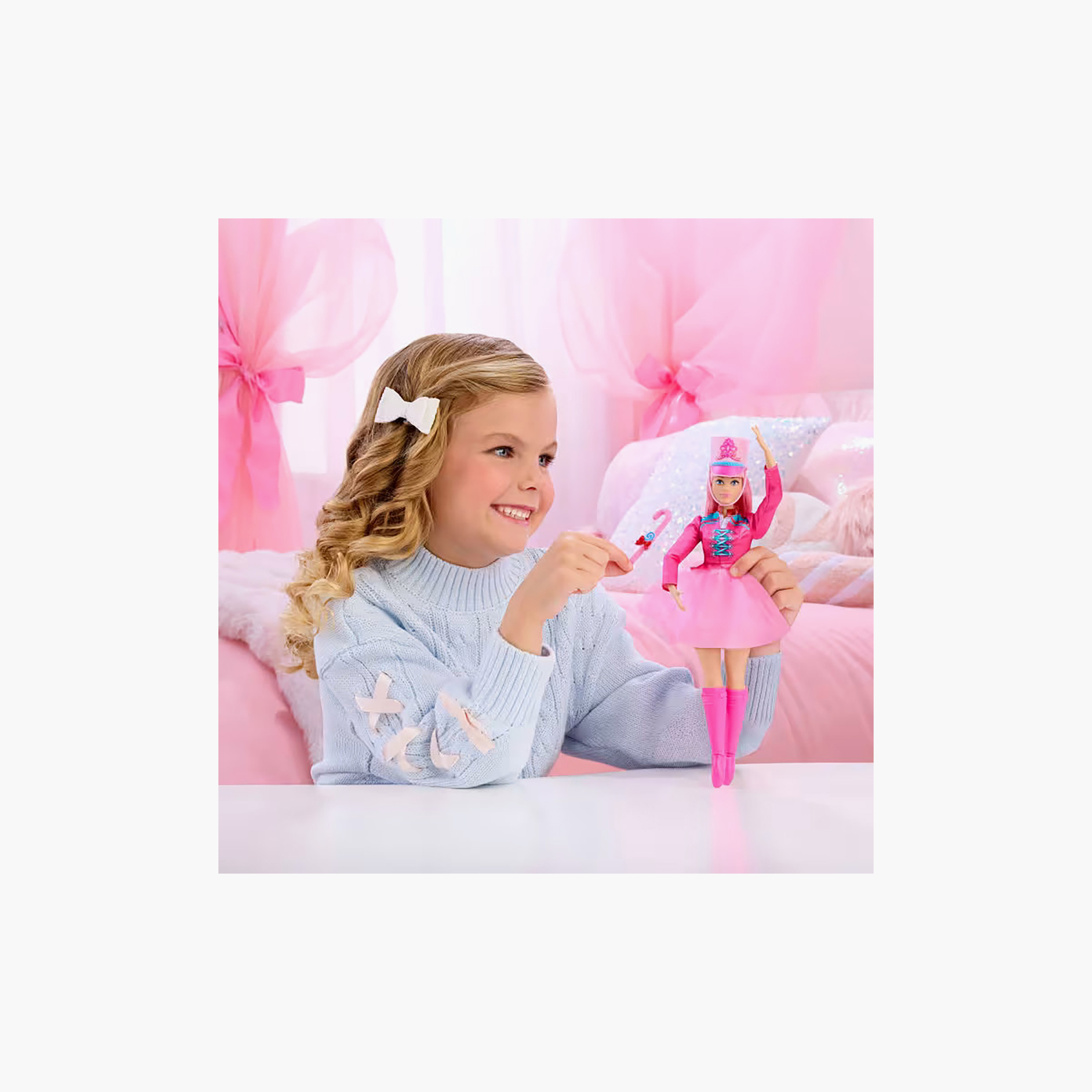 دمية كسارة البندق مع إكسسوارات ألوان متنوعة من باربي-toys-dollsandplaysets-dolls-image-5