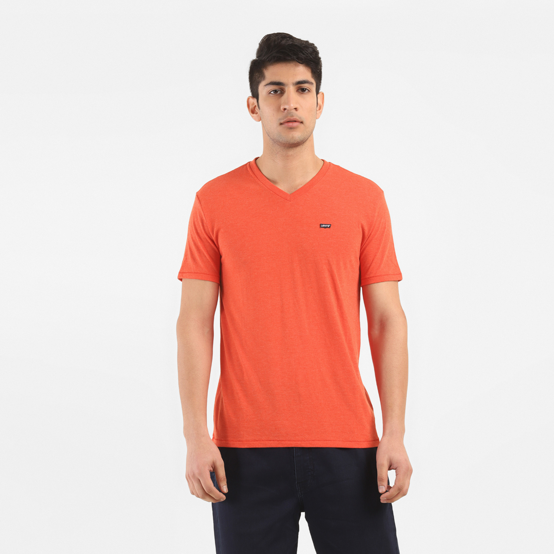 تيشيرت ليفايس أحمر سادة بأكمام قصيرة ورقبة دائرية-men-clothing-tshirtsandpolos-tshirts-image-1