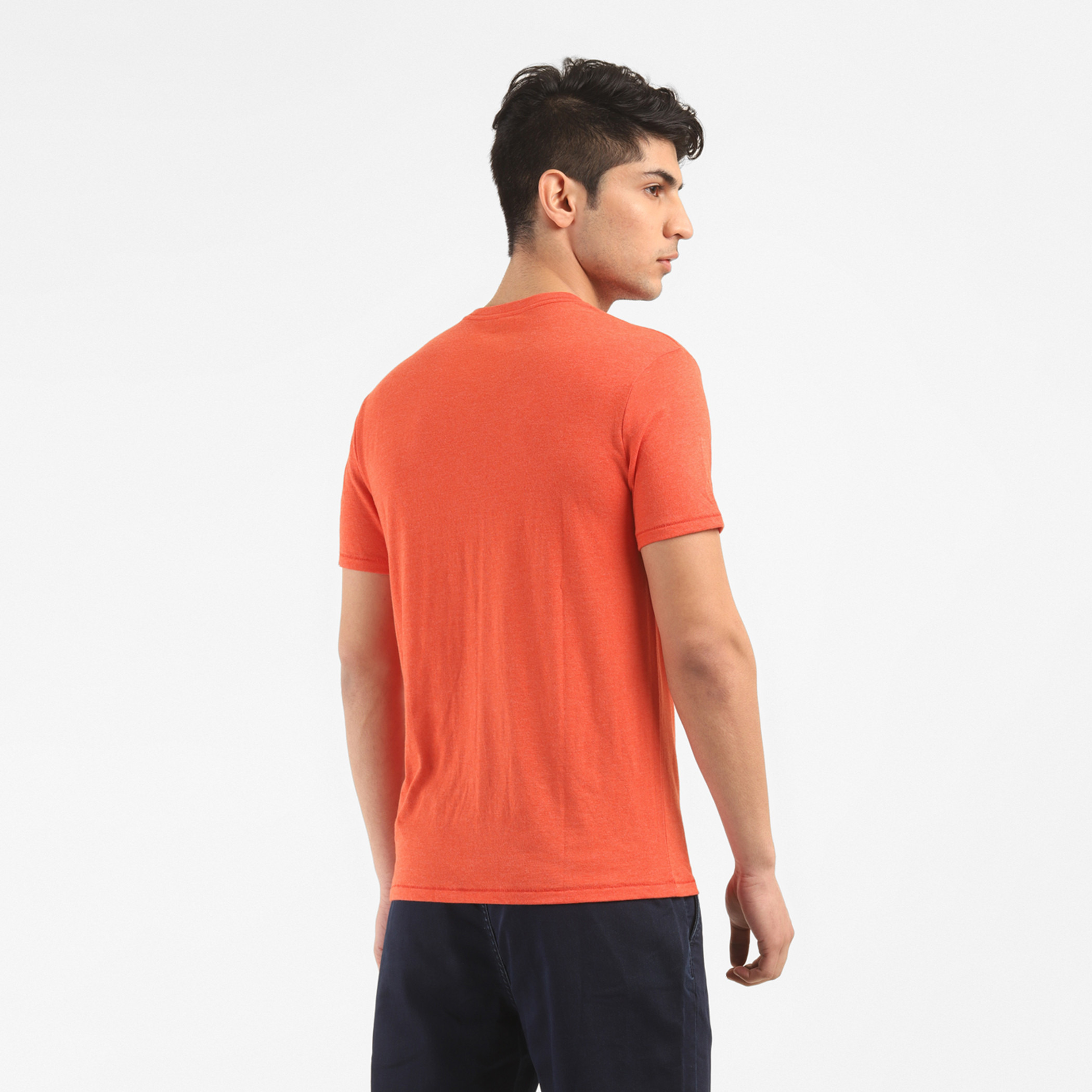 تيشيرت ليفايس أحمر سادة بأكمام قصيرة ورقبة دائرية-men-clothing-tshirtsandpolos-tshirts-image-2