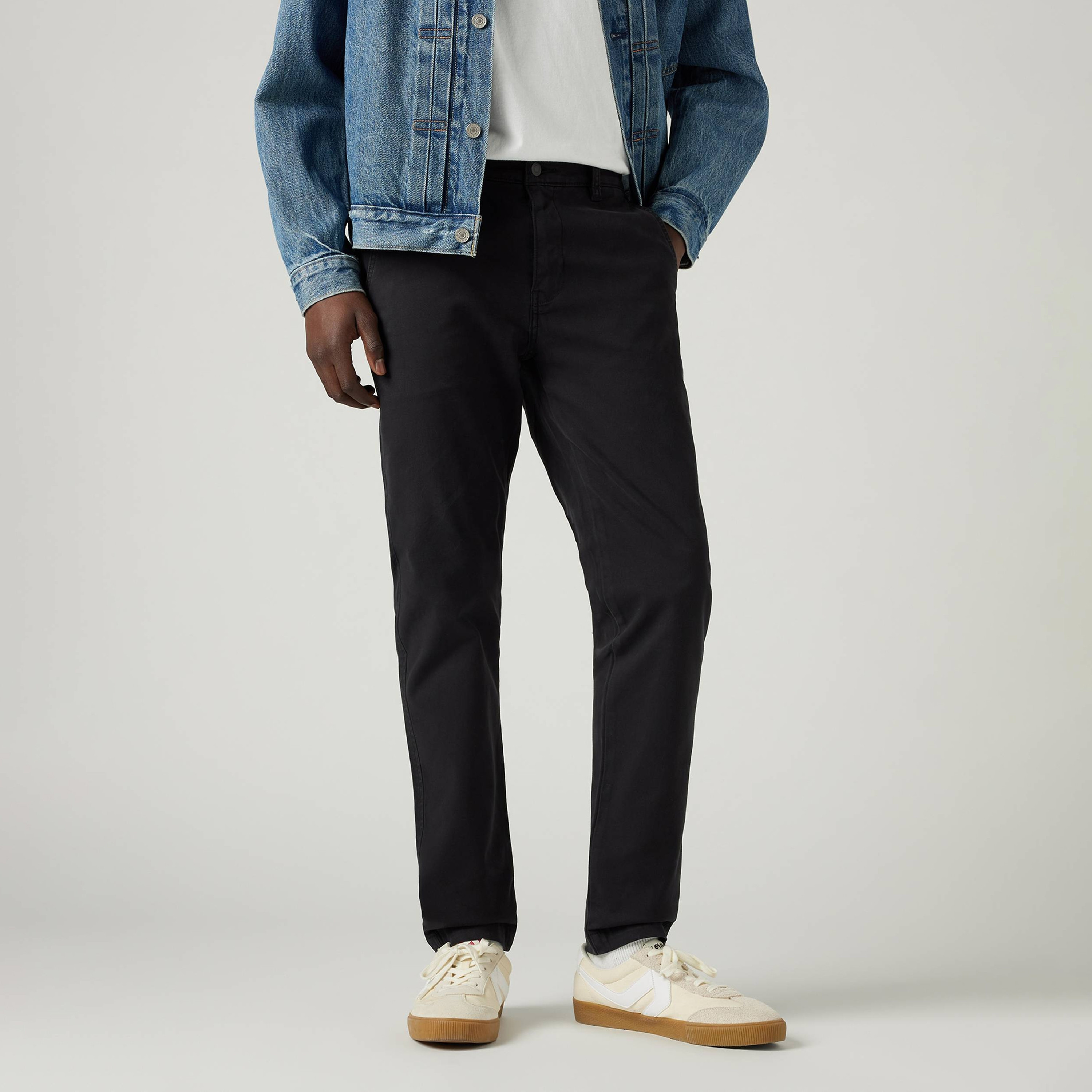 تشينوس من ليفايز بمتوسط الارتفاع مع سليم فت سادة-men-clothing-bottoms-trousersandchinos-chinos-image-1