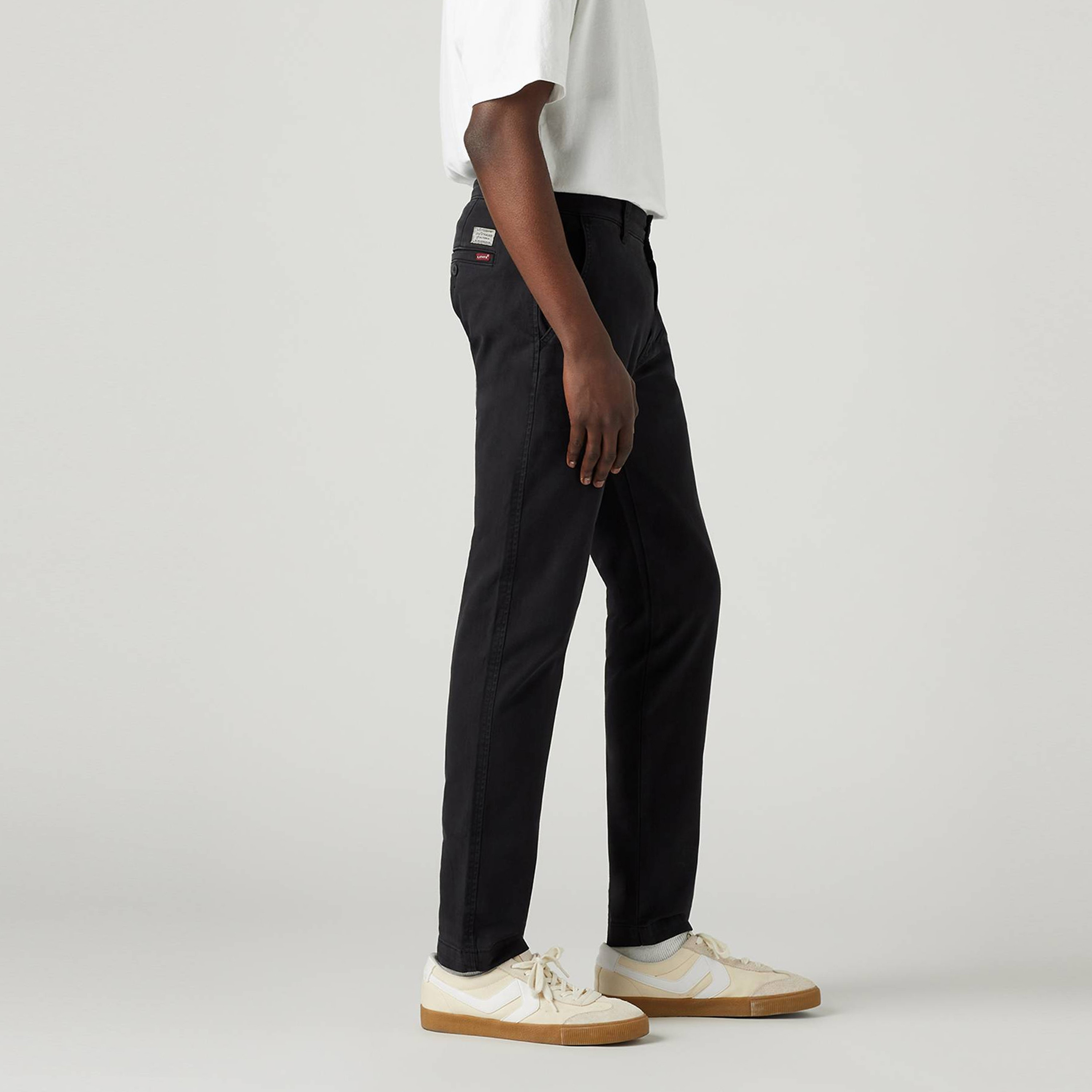 تشينوس من ليفايز بمتوسط الارتفاع مع سليم فت سادة-men-clothing-bottoms-trousersandchinos-chinos-image-2