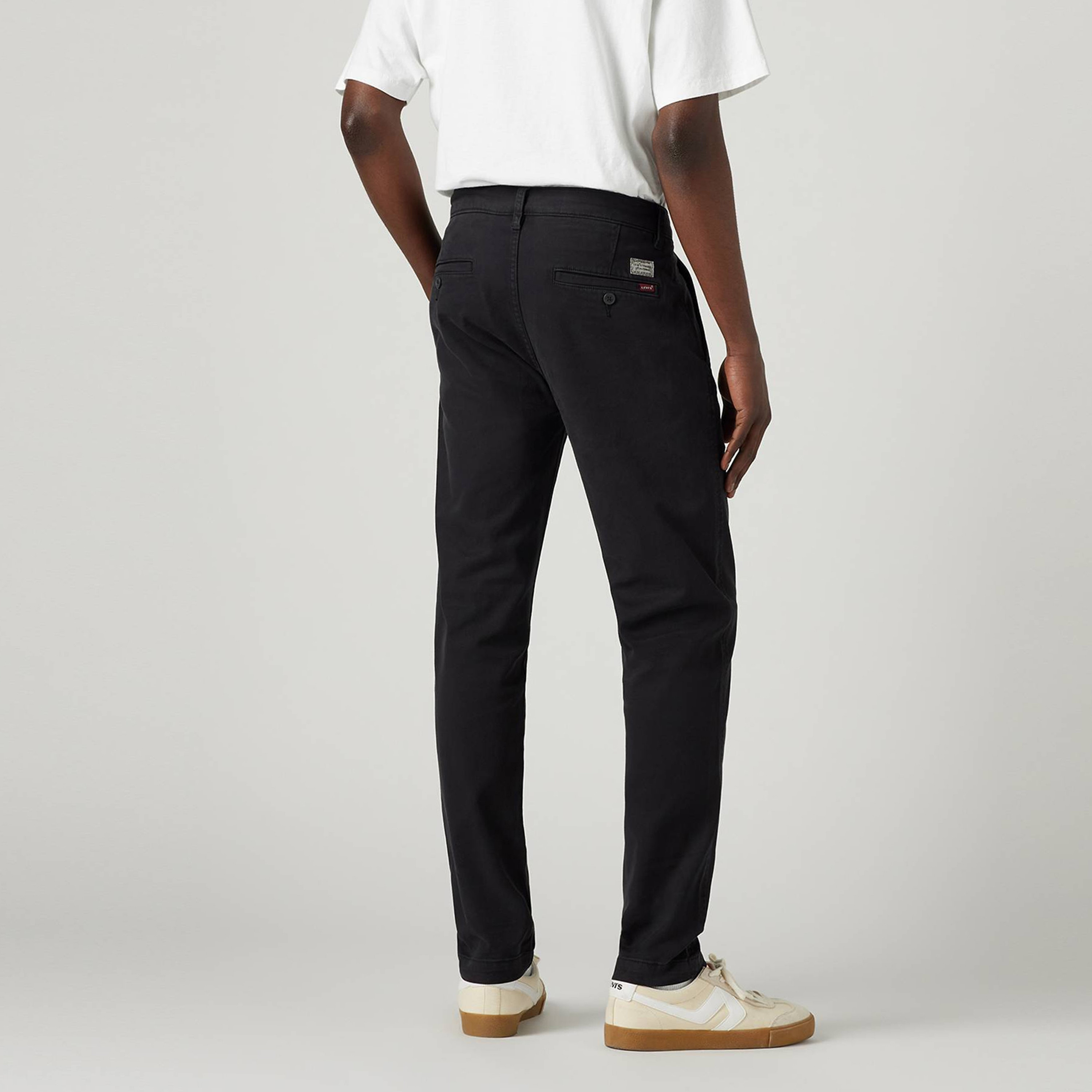 تشينوس من ليفايز بمتوسط الارتفاع مع سليم فت سادة-men-clothing-bottoms-trousersandchinos-chinos-image-3