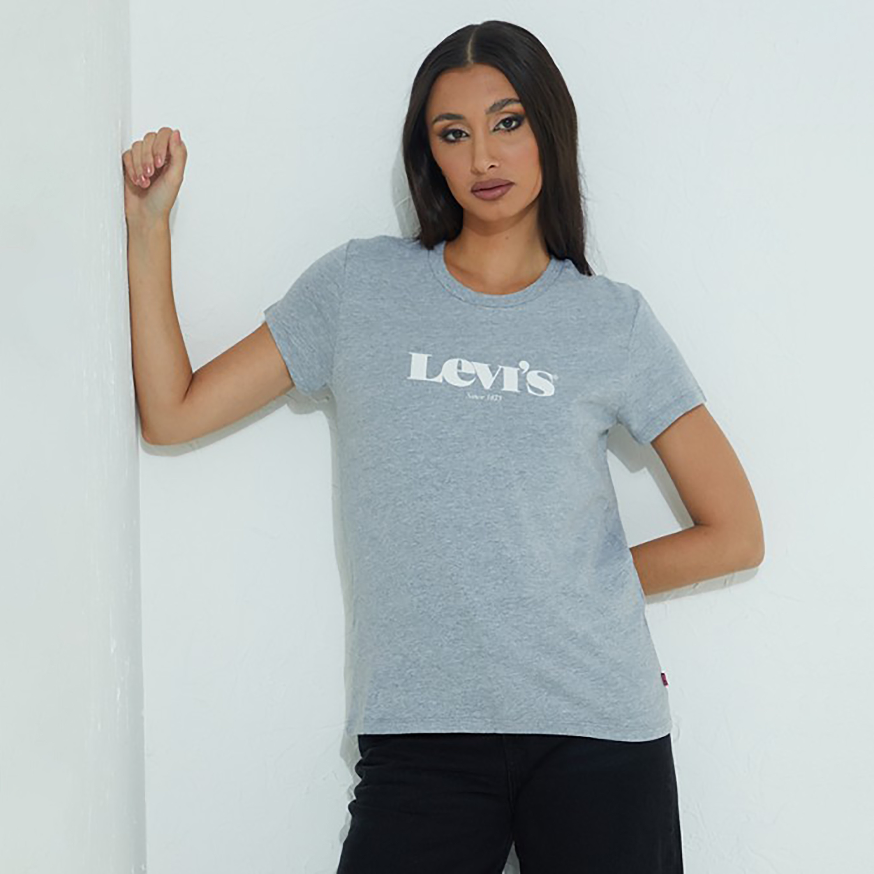 Levi's Logo Crew Neck Short Sleeves T-Shirt-women-clothing-tshirts-image-1