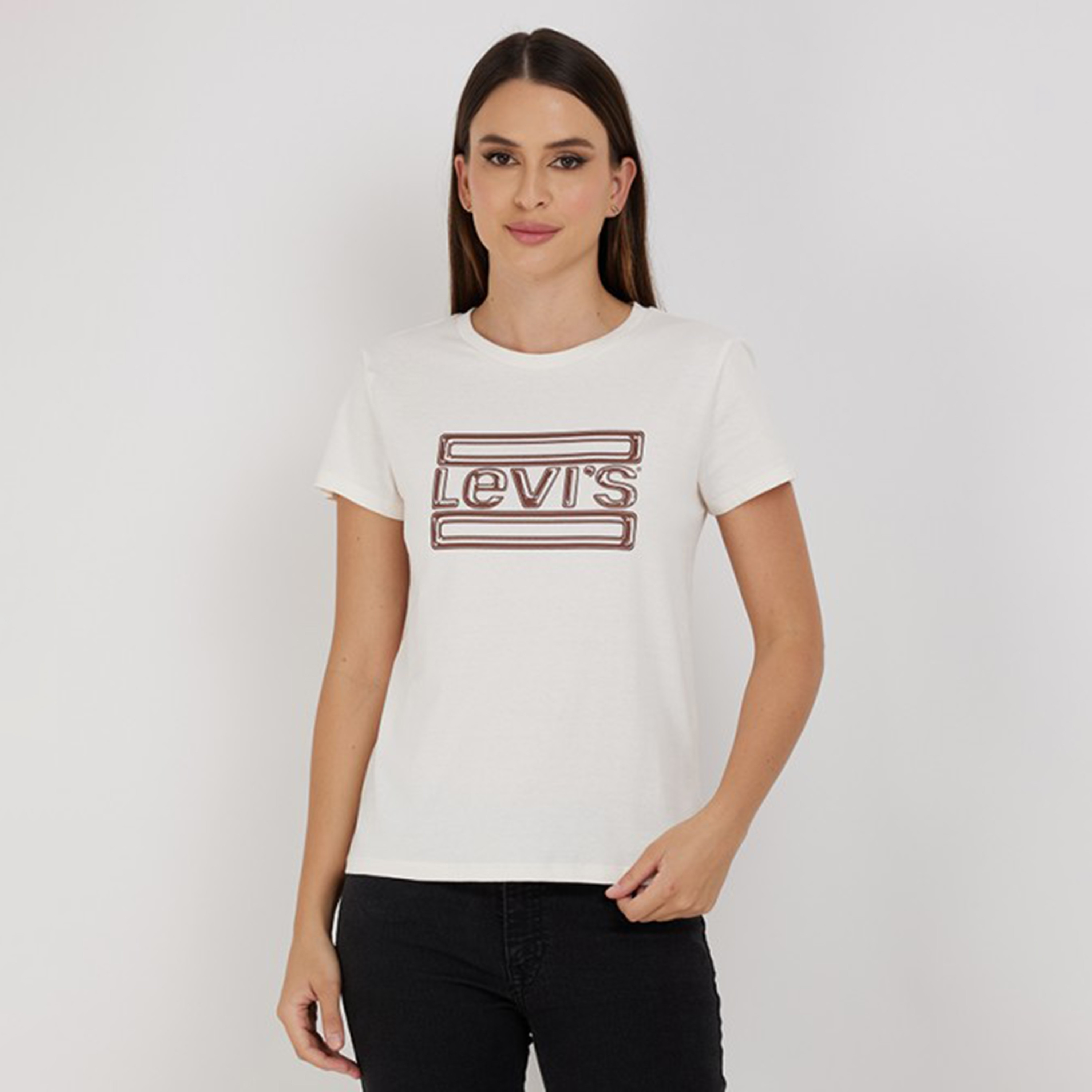 تيشيرت ليفايز بأكمام قصيرة وياقة دائرية مع مطبوع بشعار-women-clothing-tshirts-image-1