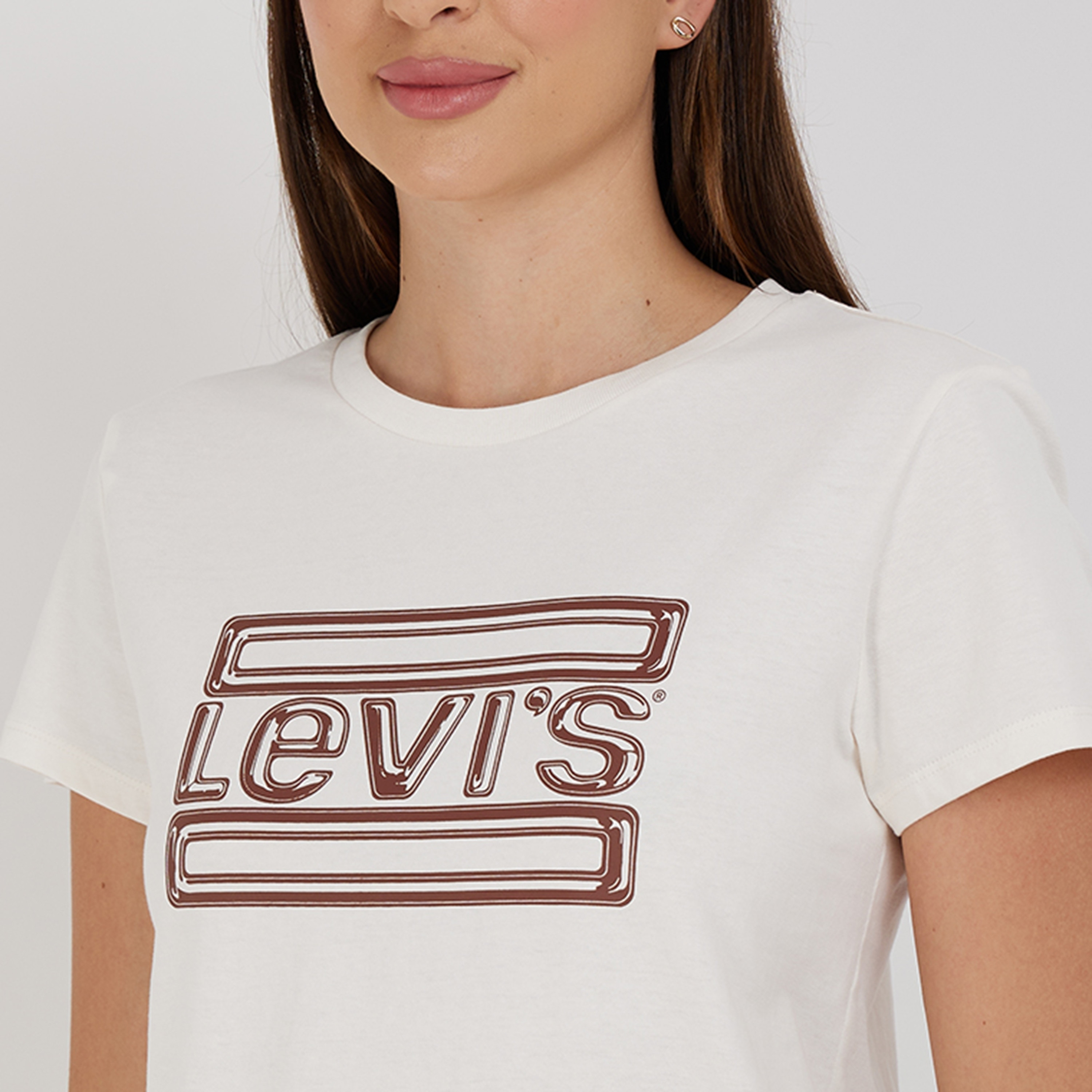 تيشيرت ليفايز بأكمام قصيرة وياقة دائرية مع مطبوع بشعار-women-clothing-tshirts-image-3