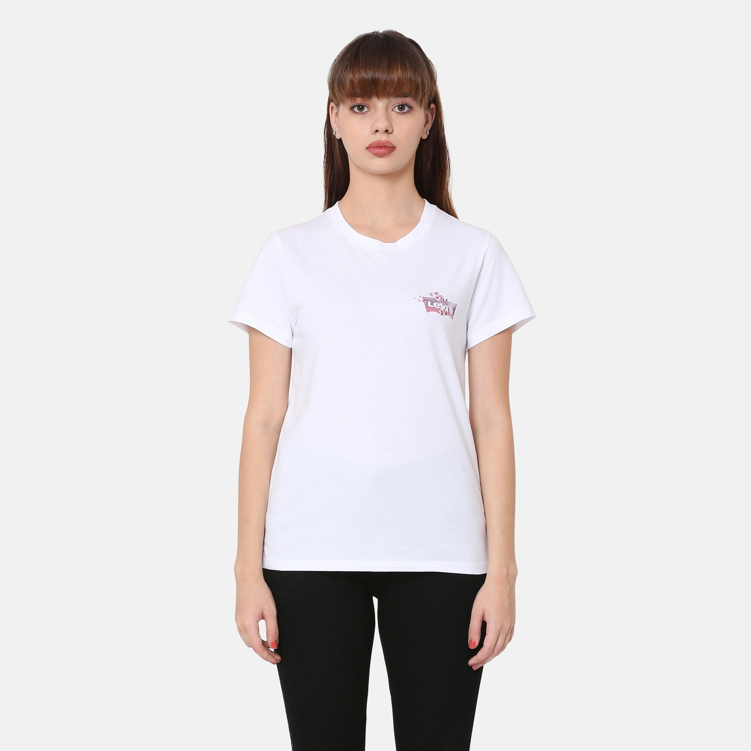 تي شيرت نسائي بأكمام قصيرة وياقة دائرية وشعار من ليفايس-women-clothing-tshirts-image-1