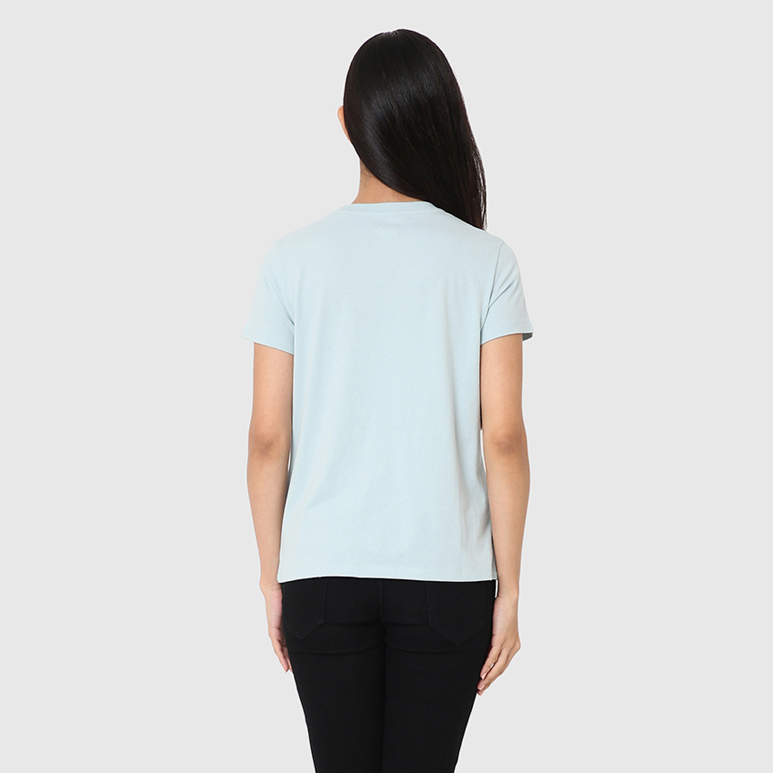 تي شيرت نسائي سادة بأكمام قصيرة ورقبة دائرية من ليفايس-women-clothing-tshirts-image-2