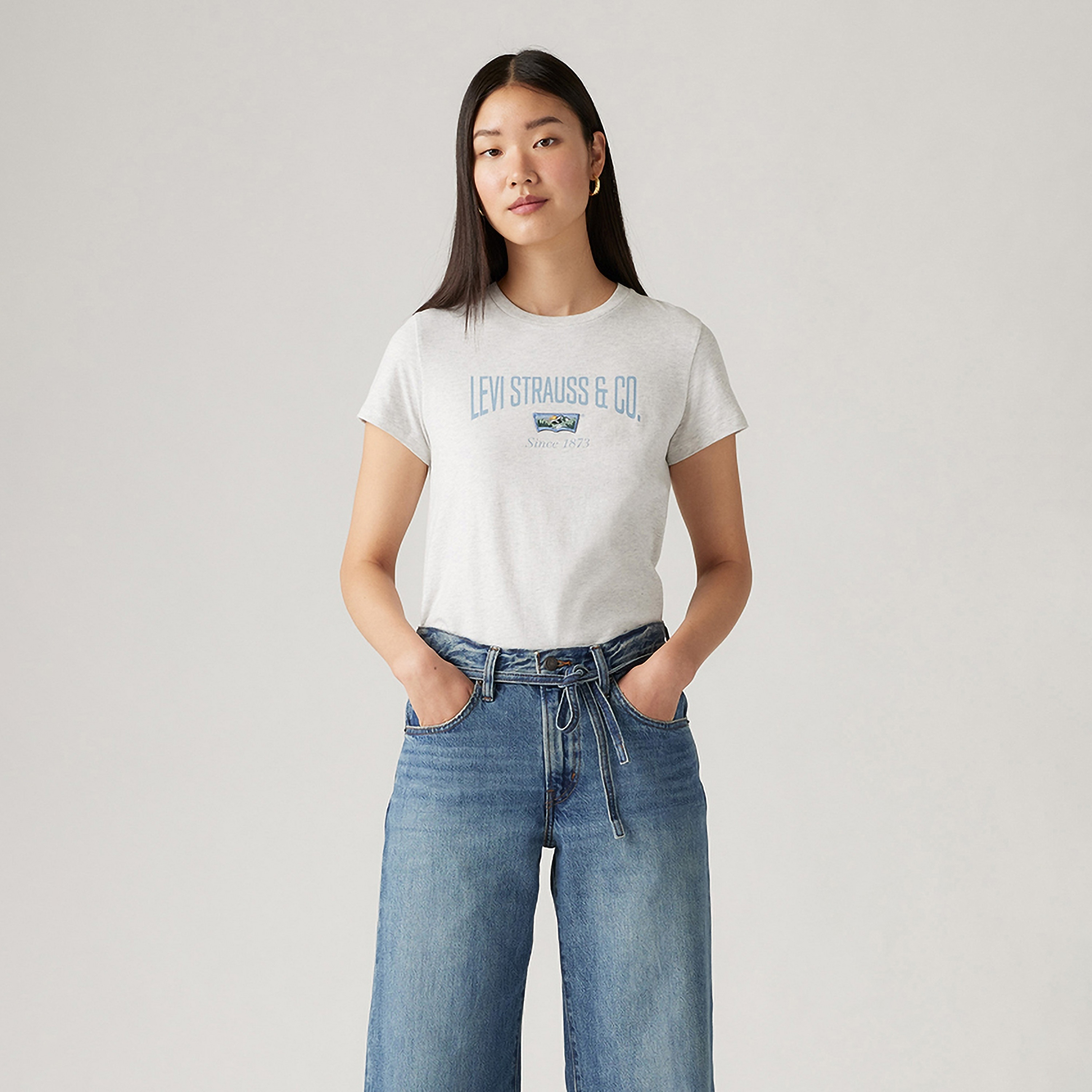 قميص نسائي قصير الأكمام بأكمام قصيرة مطبوع من ليفاي-women-clothing-tshirts-image-1