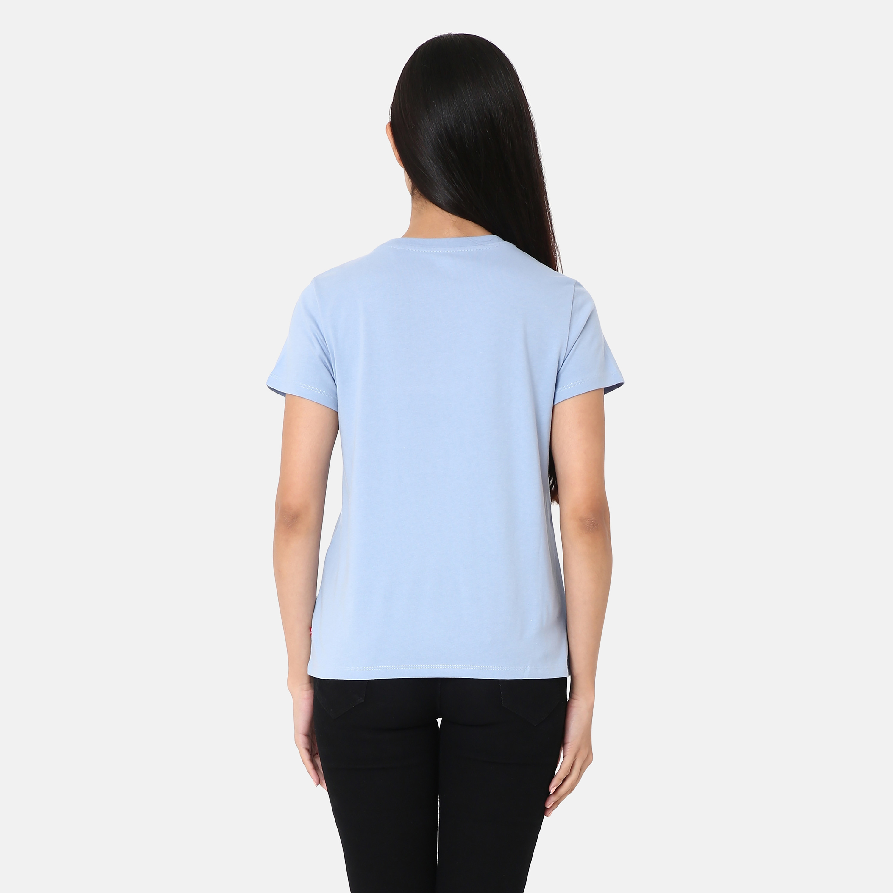 تي شيرت نسائي بأكمام قصيرة وياقة دائرية وشعار من ليفايس-women-clothing-tshirts-image-2