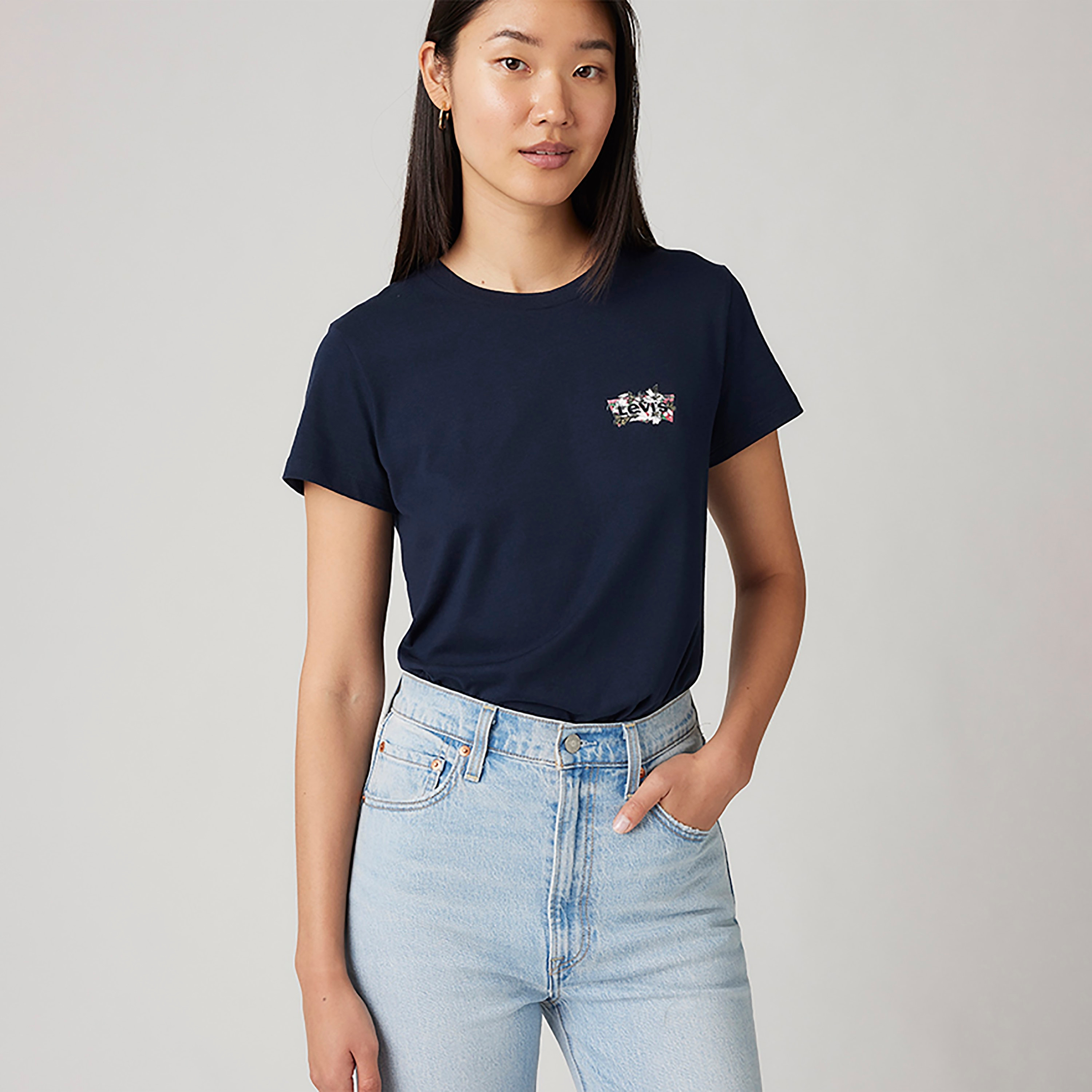 Levi's Logo Crew Neck Short Sleeves T-Shirt-women-clothing-tshirts-image-1