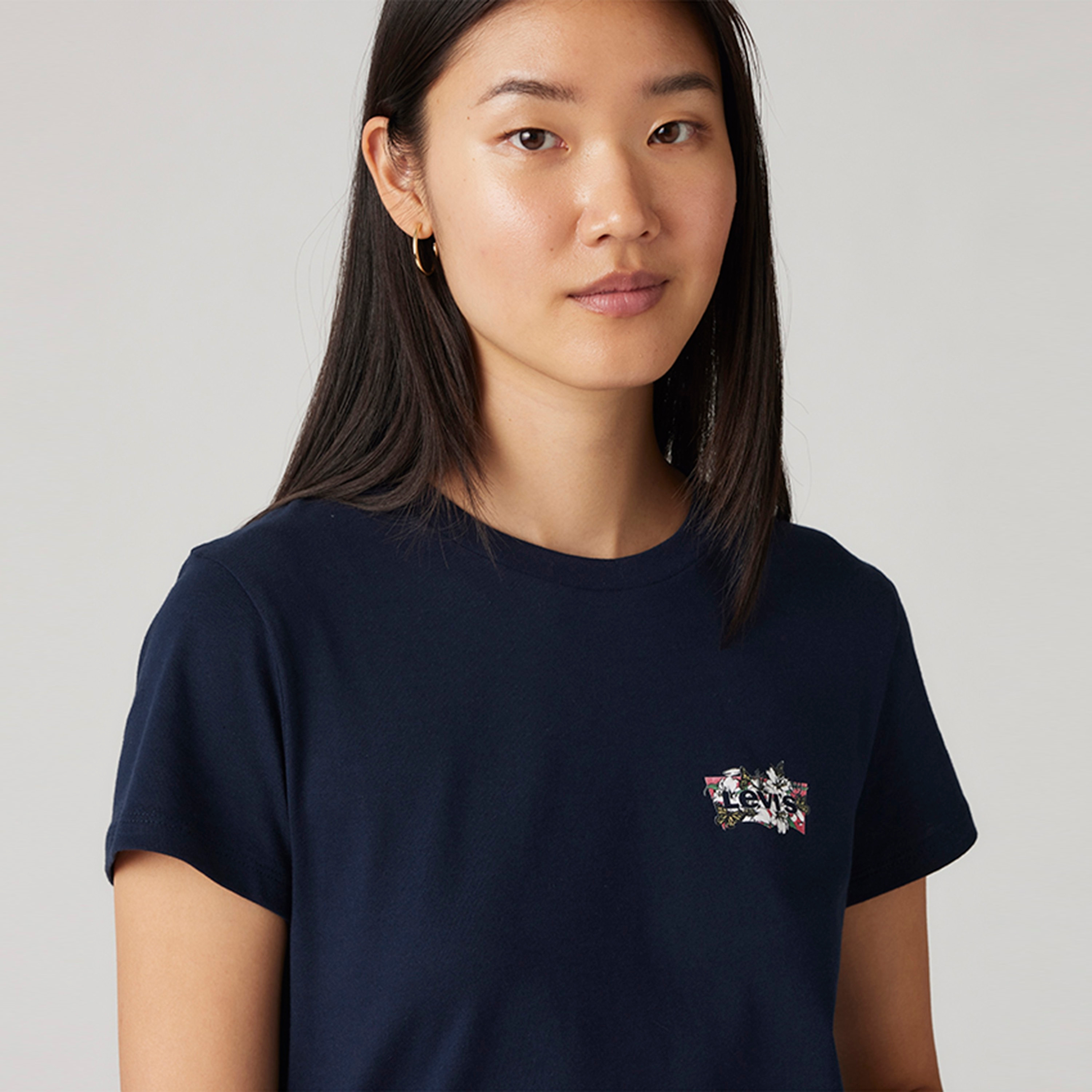 Levi's Logo Crew Neck Short Sleeves T-Shirt-women-clothing-tshirts-image-3