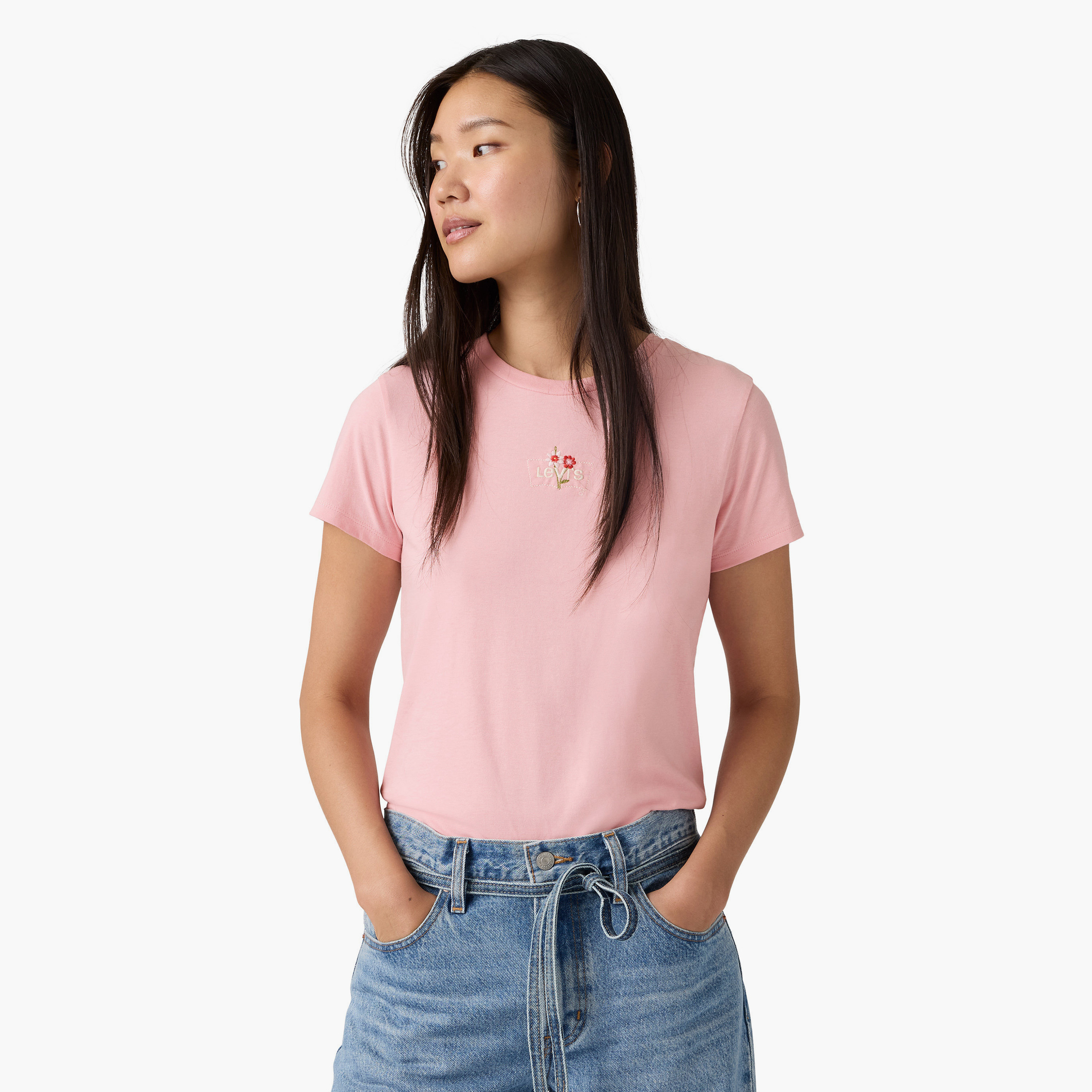 تي شيرت نسائي سادة بأكمام قصيرة ورقبة دائرية من ليفايس-women-clothing-tshirts-image-3