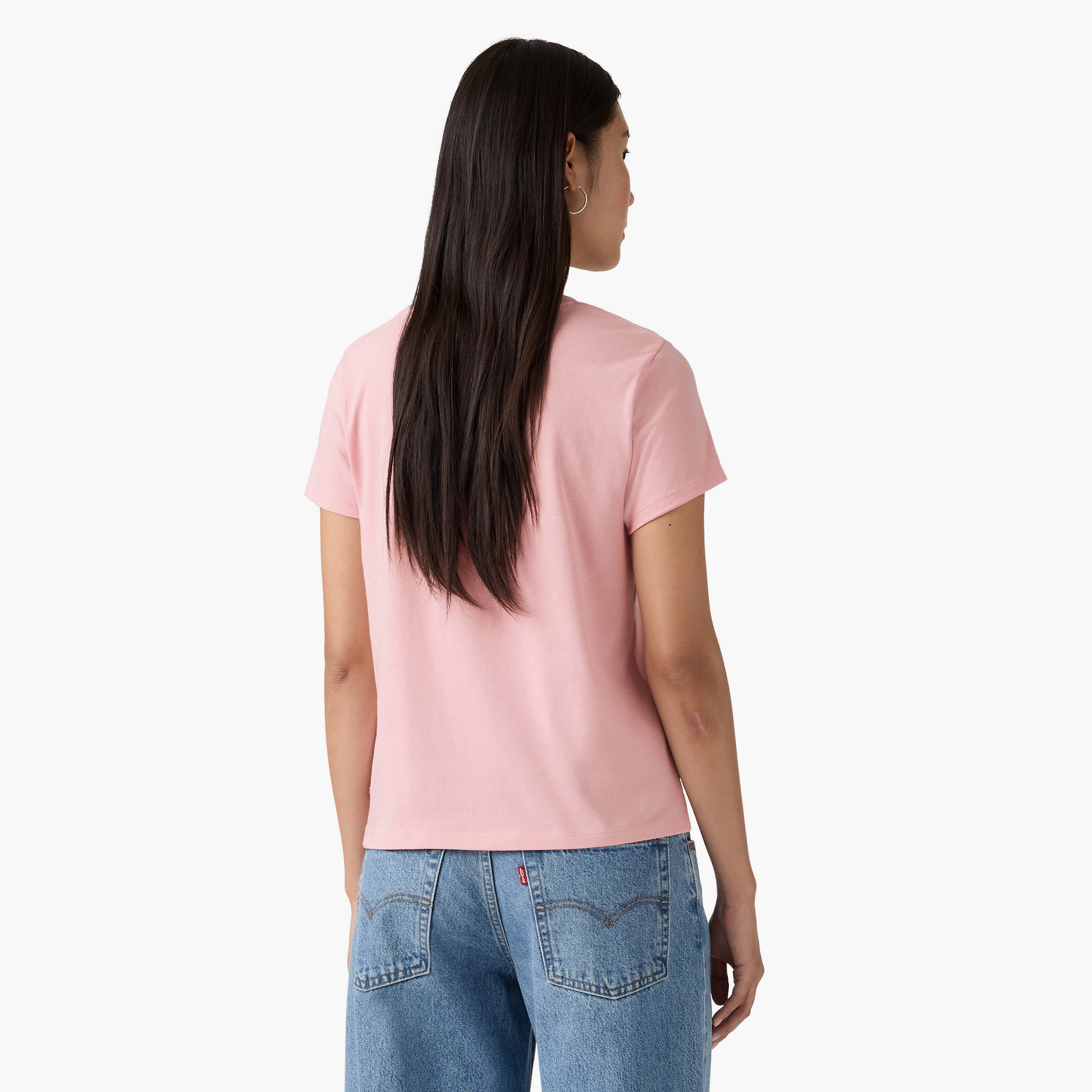 تي شيرت نسائي سادة بأكمام قصيرة ورقبة دائرية من ليفايس-women-clothing-tshirts-image-4