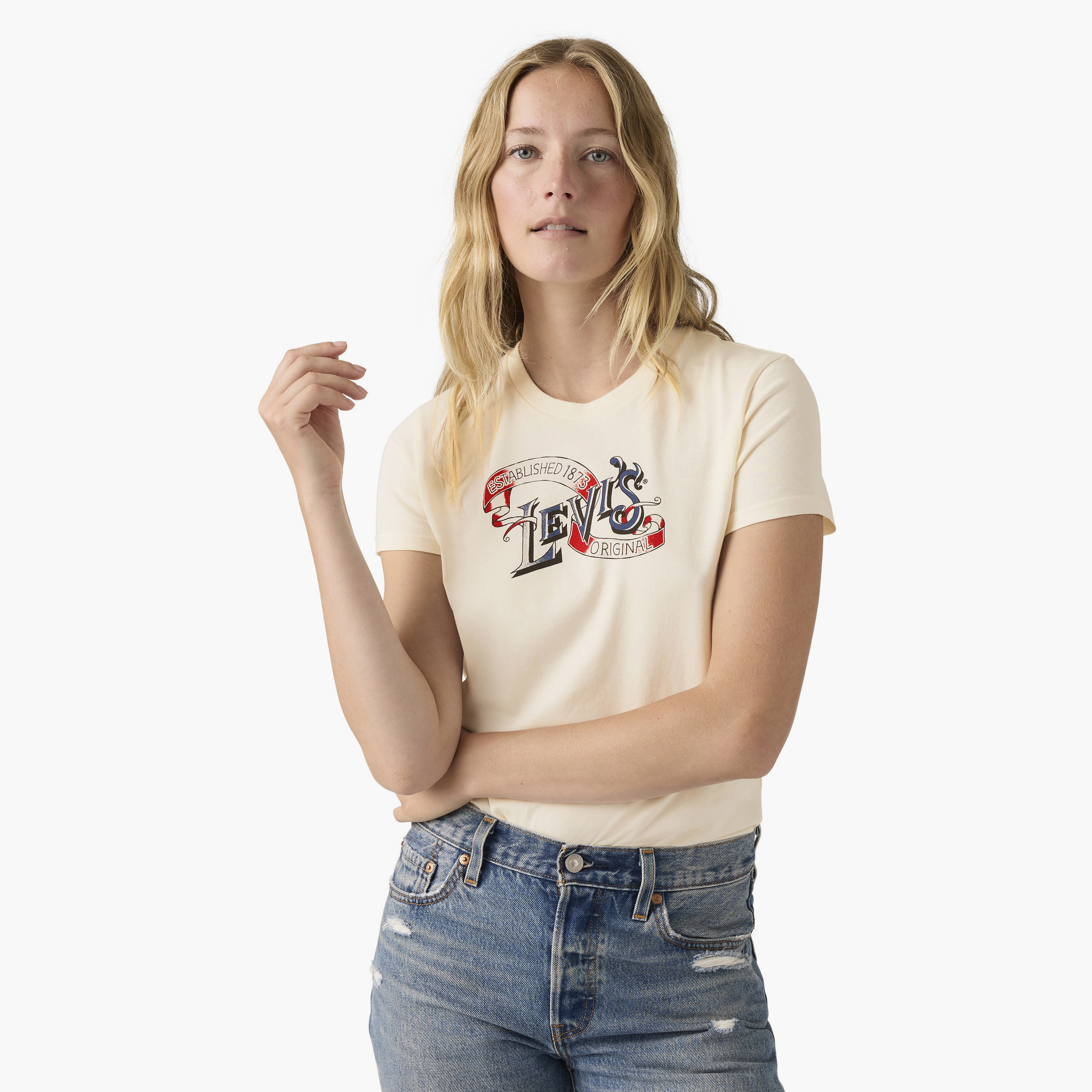 تي شيرت نسائي بطبعة جرافيك وياقة دائرية وأكمام قصيرة من ليفايس-women-clothing-tshirts-image-3