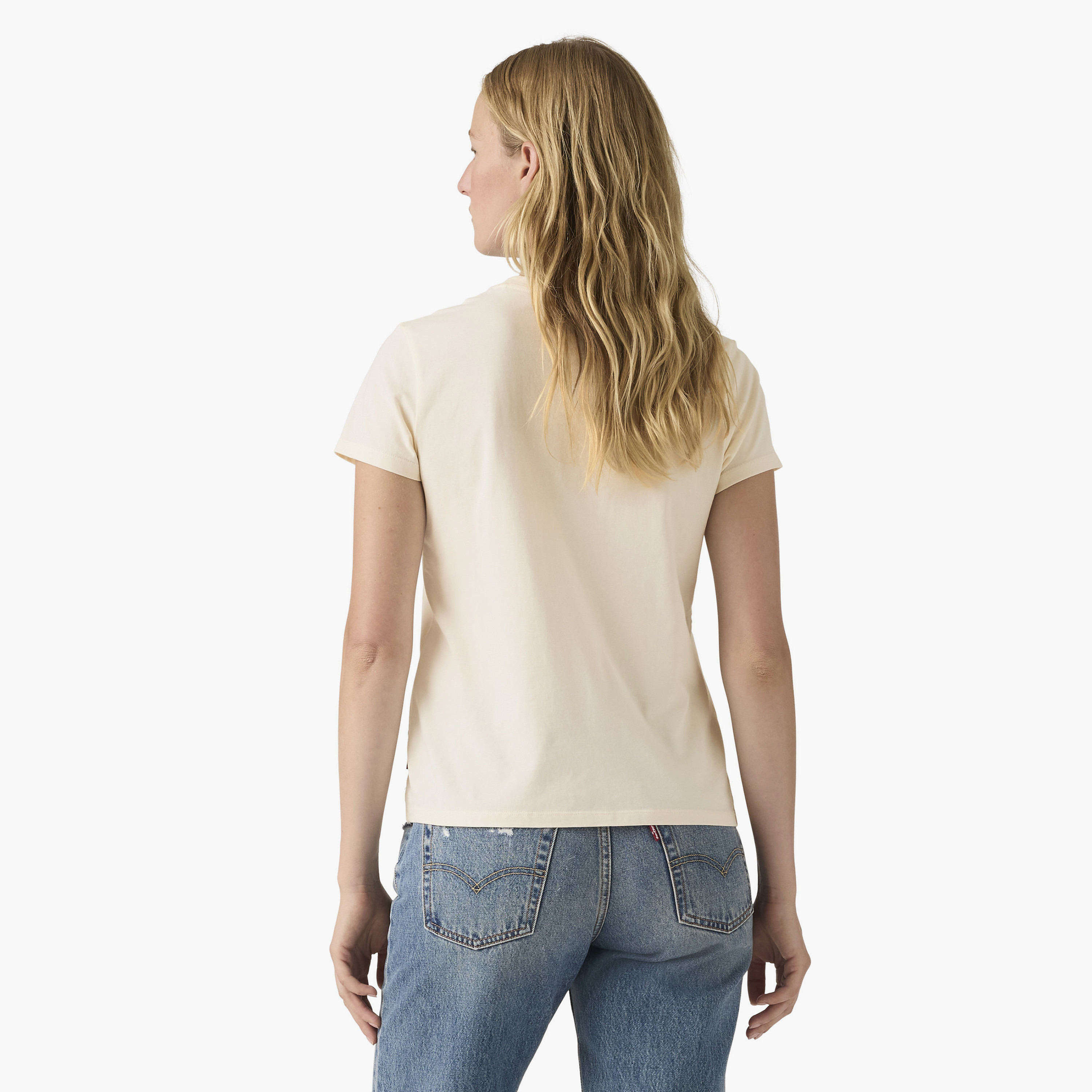تي شيرت نسائي بطبعة جرافيك وياقة دائرية وأكمام قصيرة من ليفايس-women-clothing-tshirts-image-4