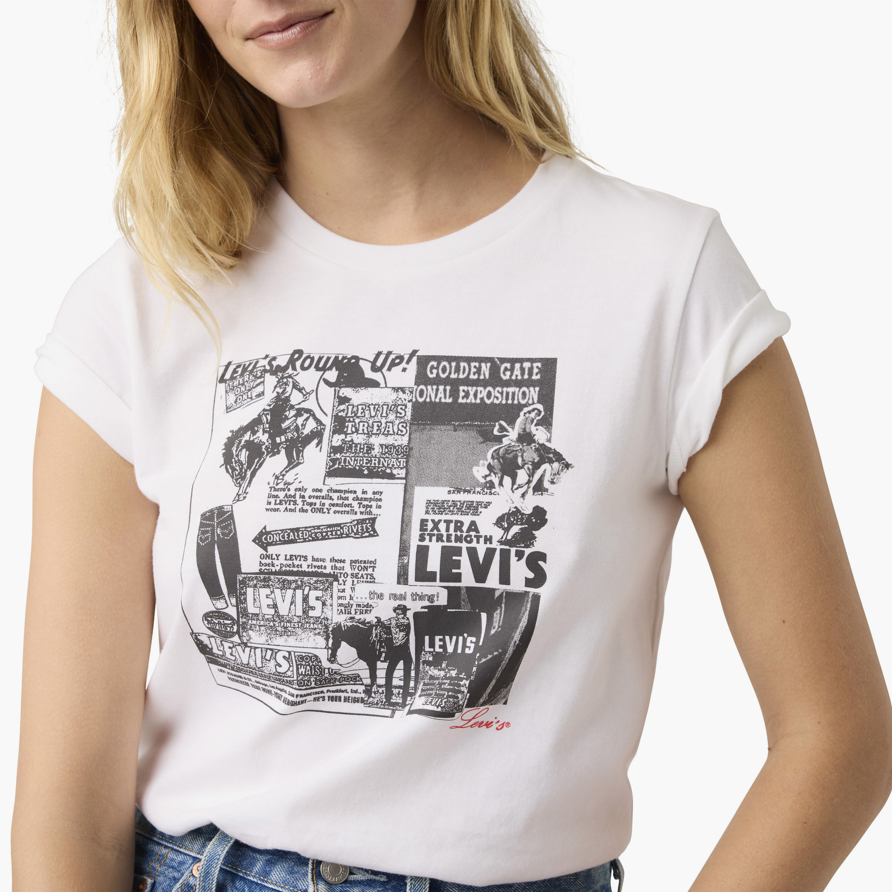 تي شيرت نسائي بطبعة جرافيك وياقة دائرية وأكمام قصيرة من ليفايس-women-clothing-tshirts-image-2