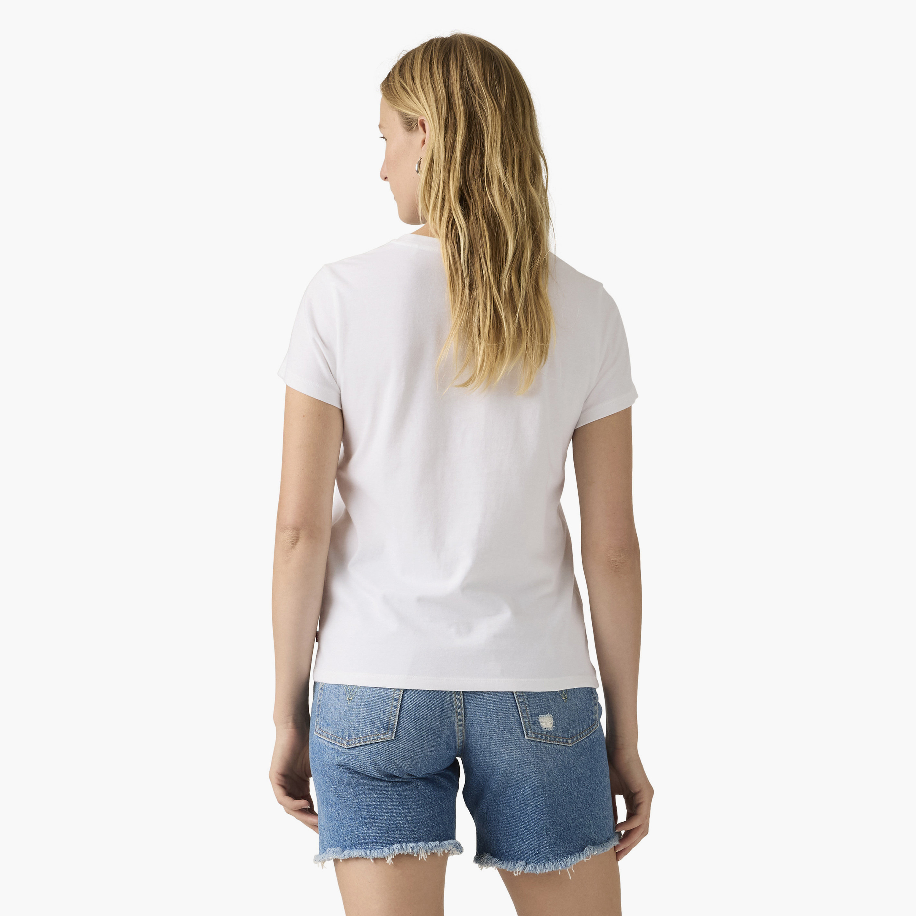 تي شيرت نسائي بطبعة جرافيك وياقة دائرية وأكمام قصيرة من ليفايس-women-clothing-tshirts-image-4