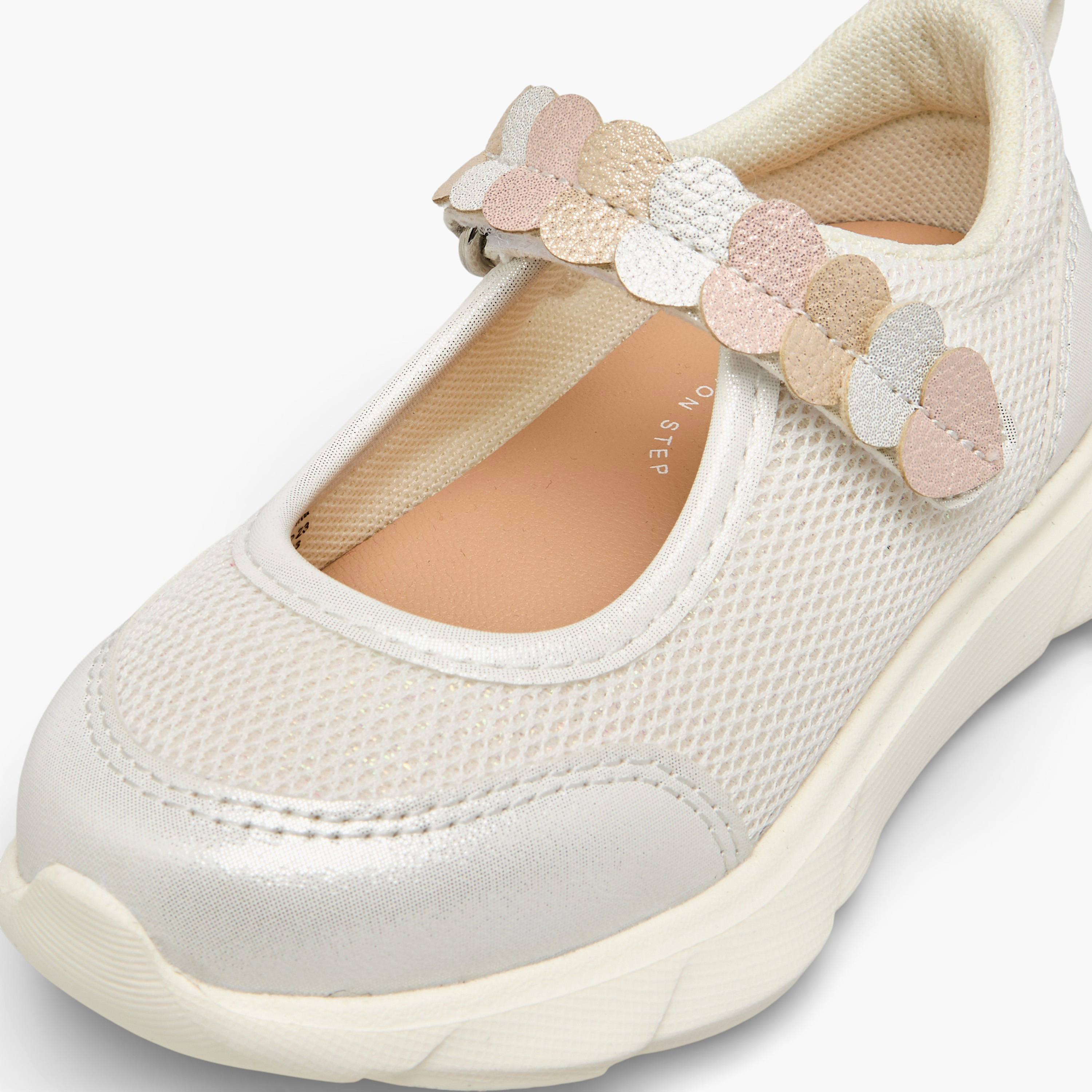 حذاء ماري جين بزينة قلب للبنات من بيرفيت-girls-shoes-maryjanes-image-4