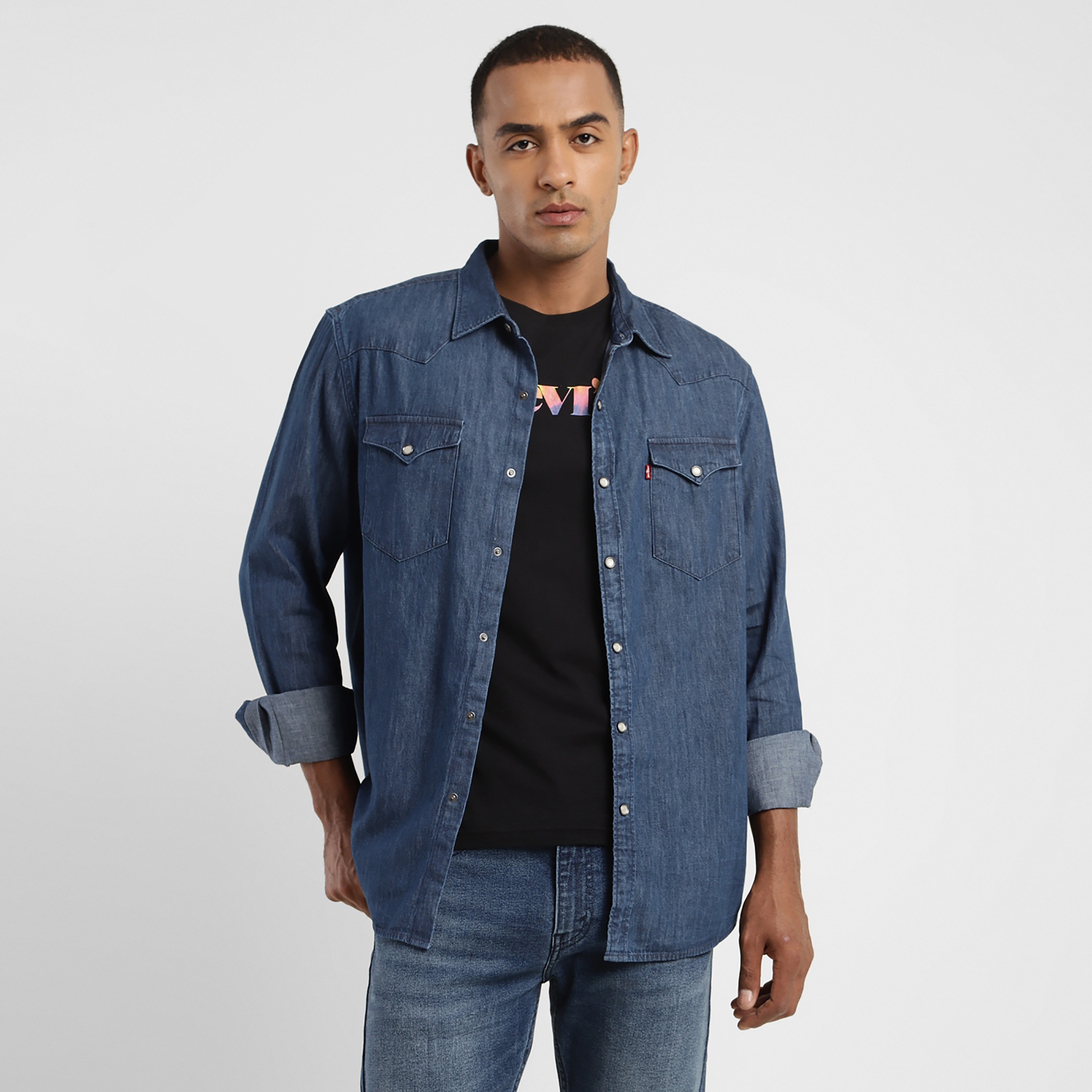 قميص دنيم بأكمام طويلة ذو ياقة سادة من ليفايز-men-clothing-shirts-image-4