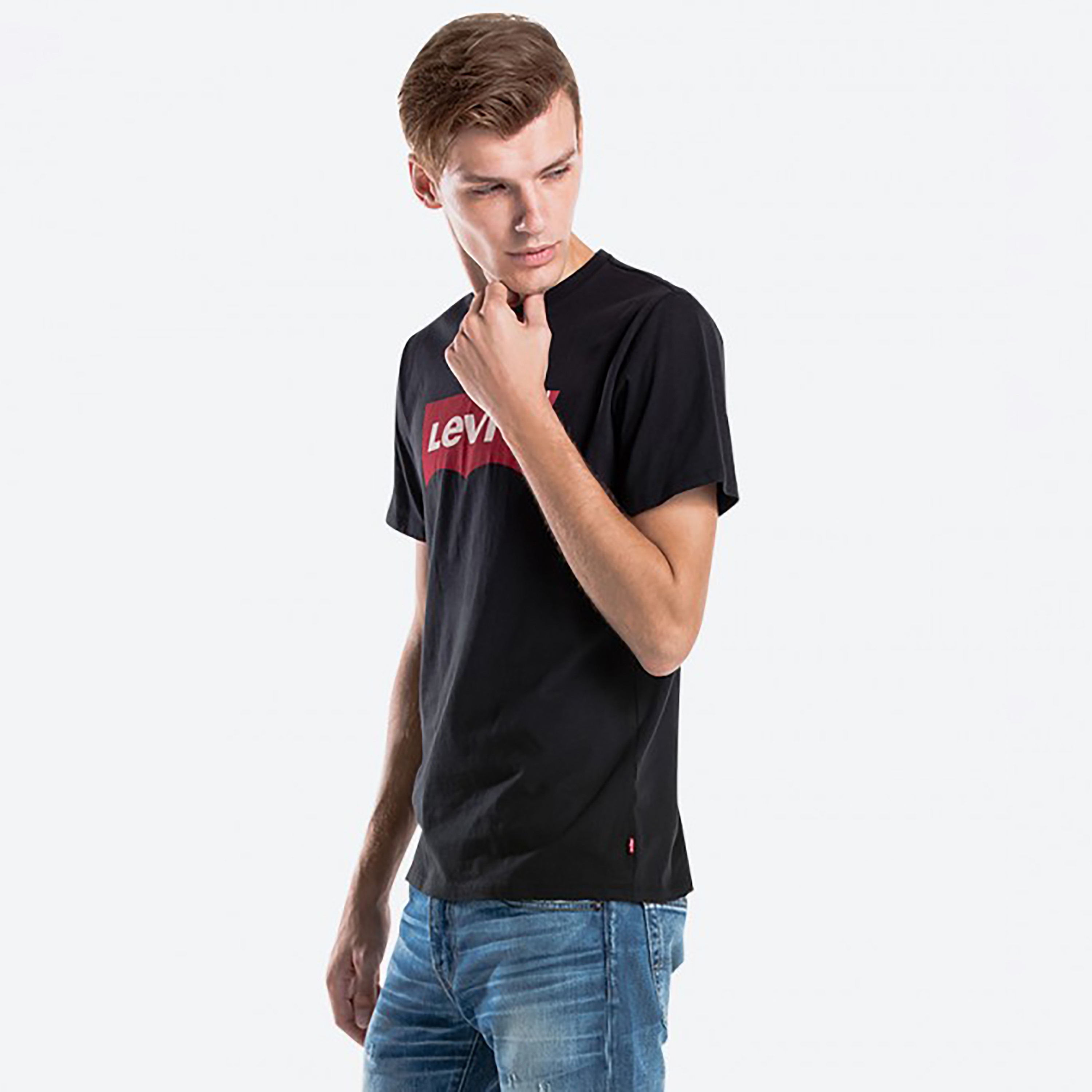 تيشيرت ليفايز بأكمام قصيرة وياقة دائرية مع شعار-men-clothing-tshirtsandpolos-tshirts-image-1