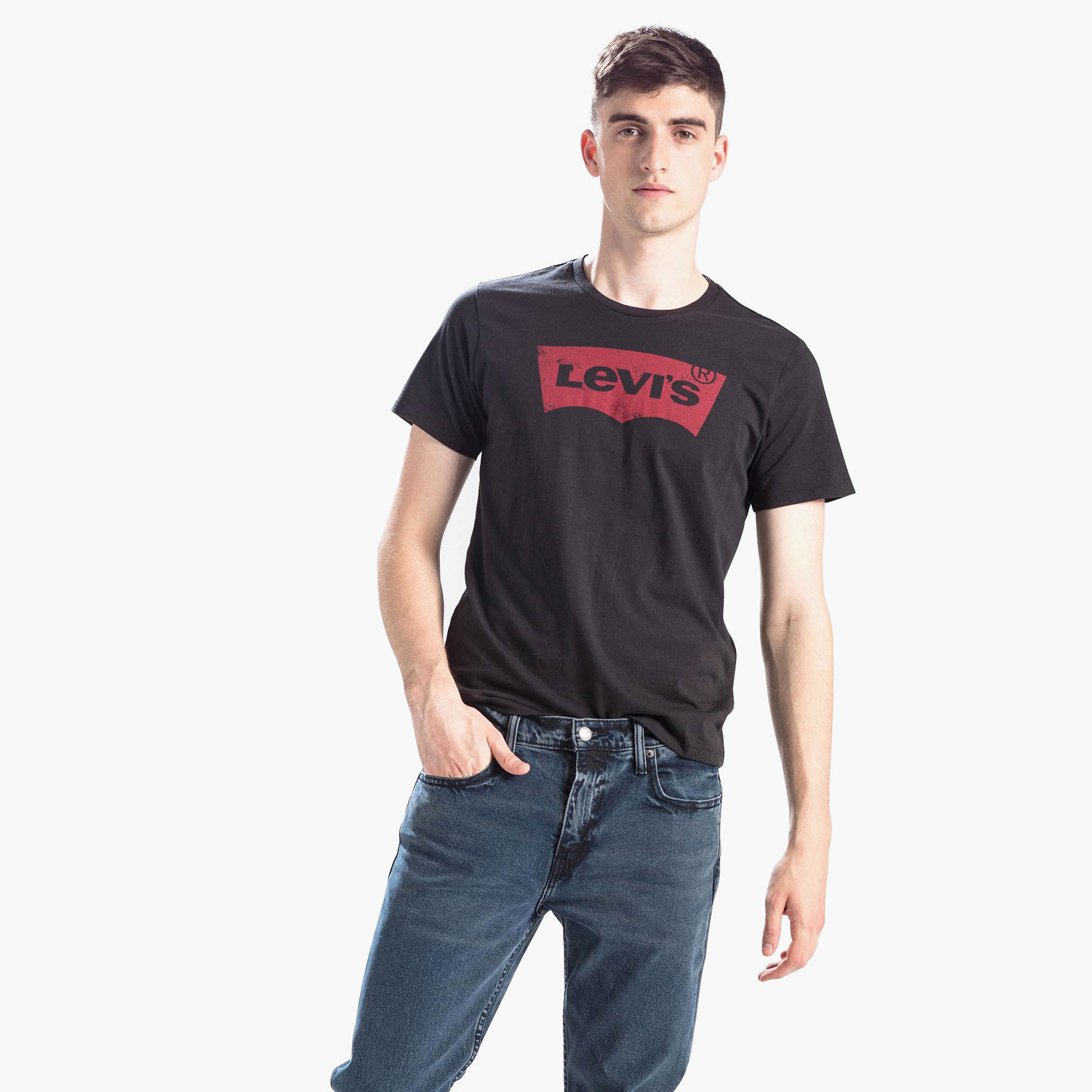 تيشيرت ليفايز بأكمام قصيرة وياقة دائرية مع شعار-men-clothing-tshirtsandpolos-tshirts-image-1