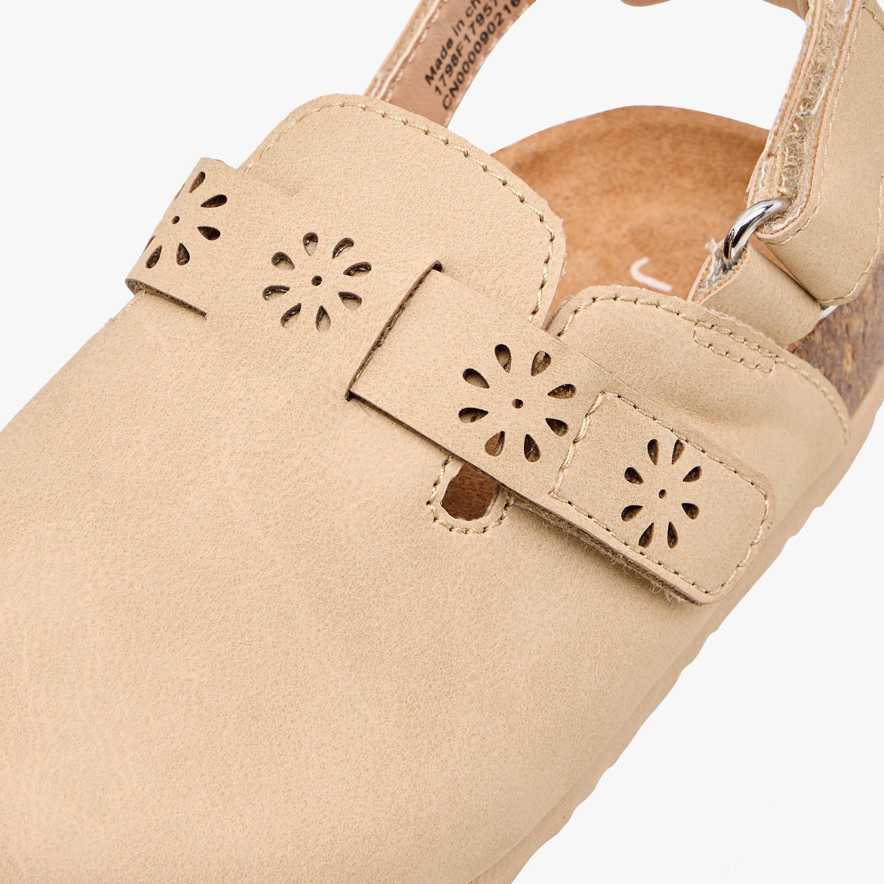 صندل بشريط إغلاق لاصق وتفاصيل مفرغة من جونيورز-girls-shoes-sandals-image-9